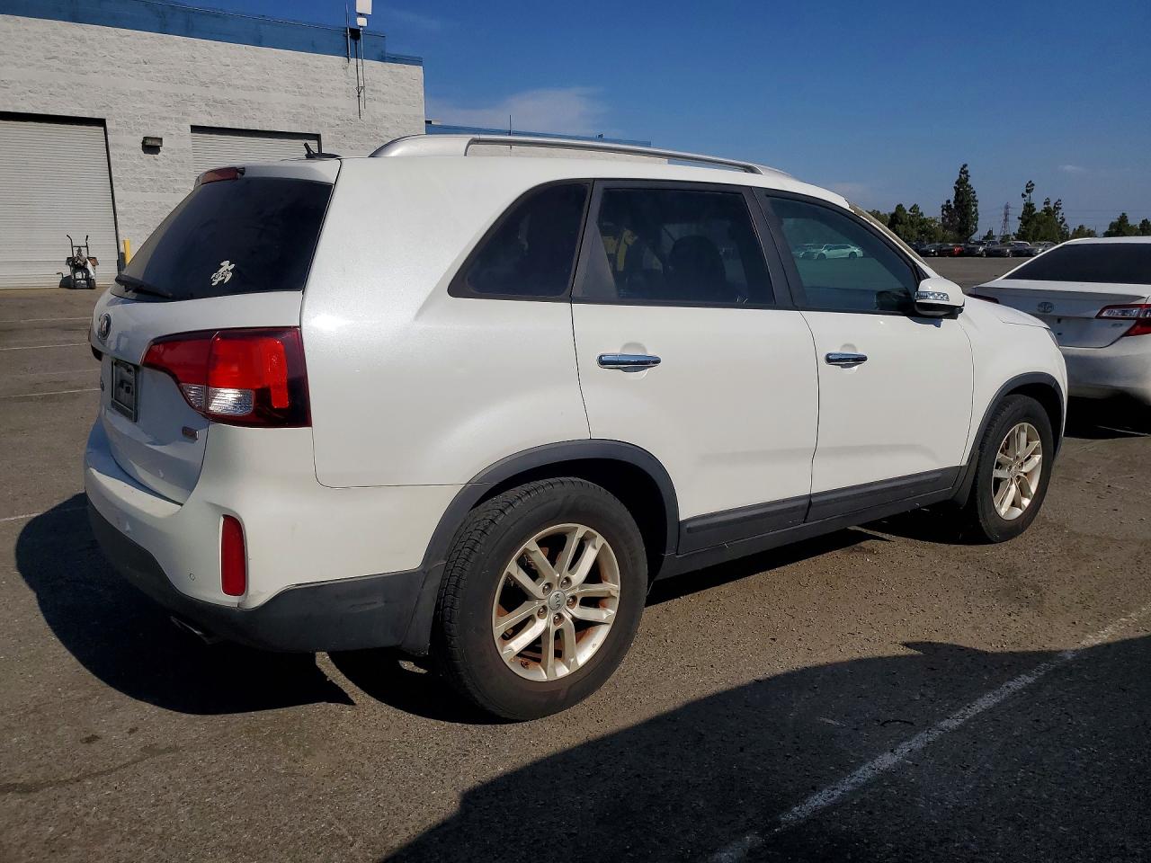 2014 Kia Sorento Lx White vin: 5XYKT3A65EG455836