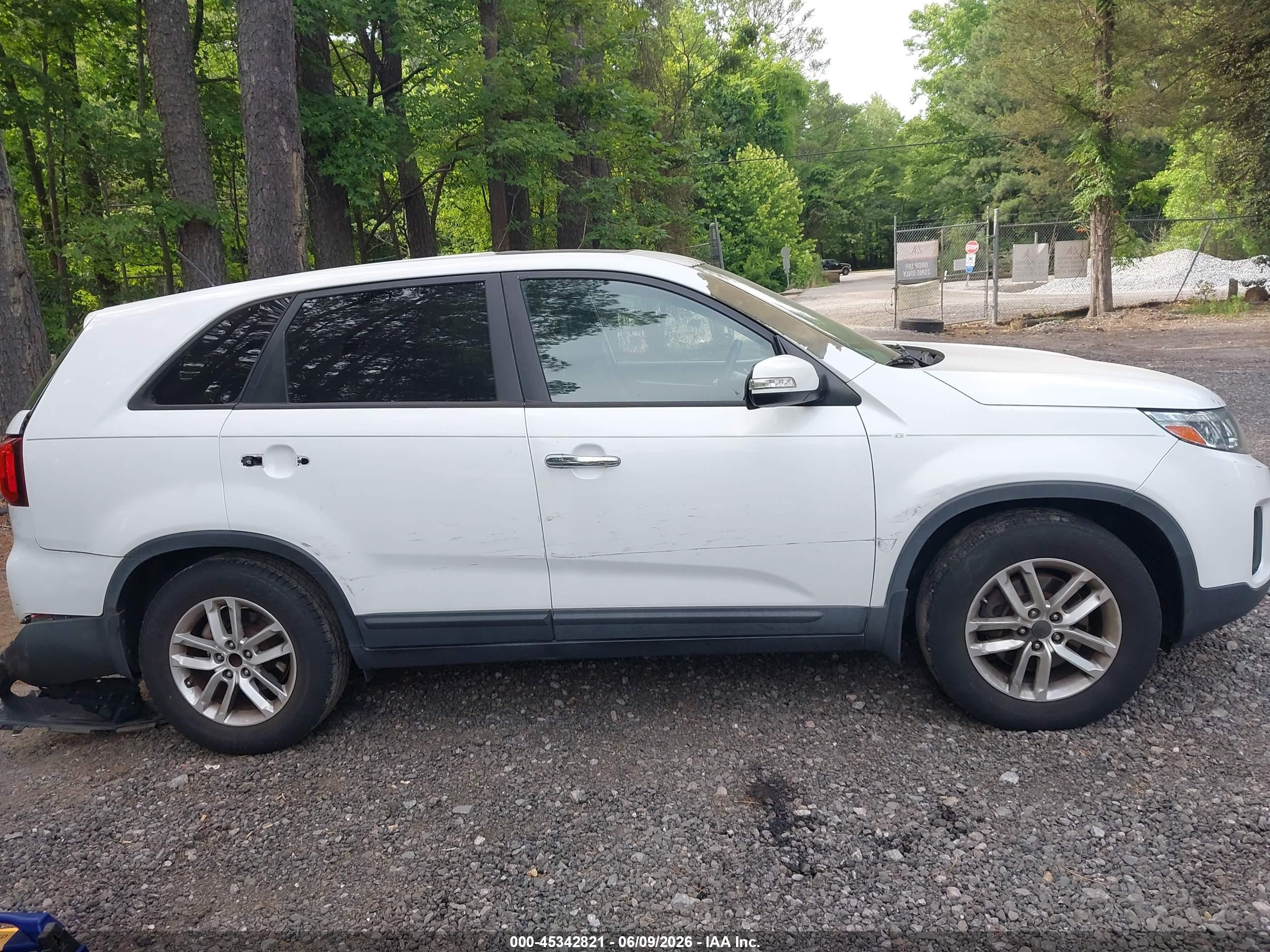 2014 Kia Sorento Lx White vin: 5XYKT3A65EG459384