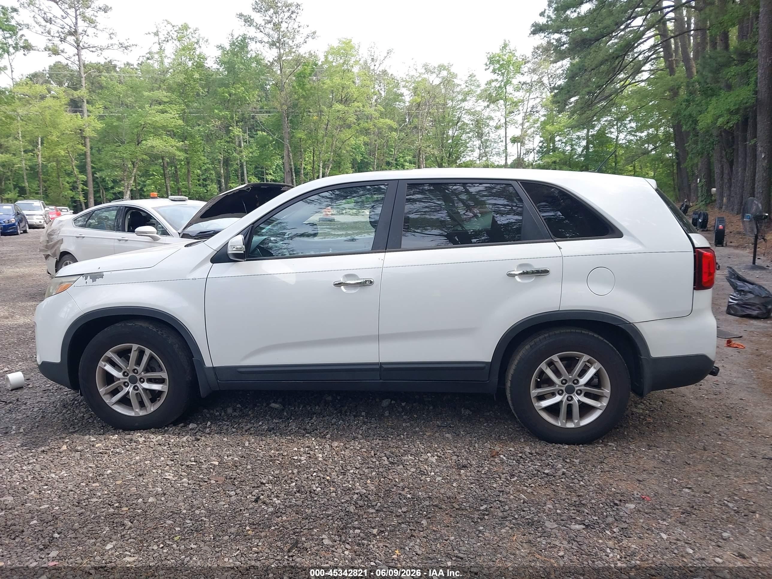 2014 Kia Sorento Lx White vin: 5XYKT3A65EG459384
