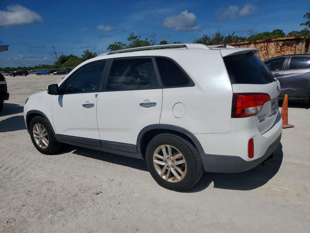 2014 Kia Sorento Lx White vin: 5XYKT3A65EG475293