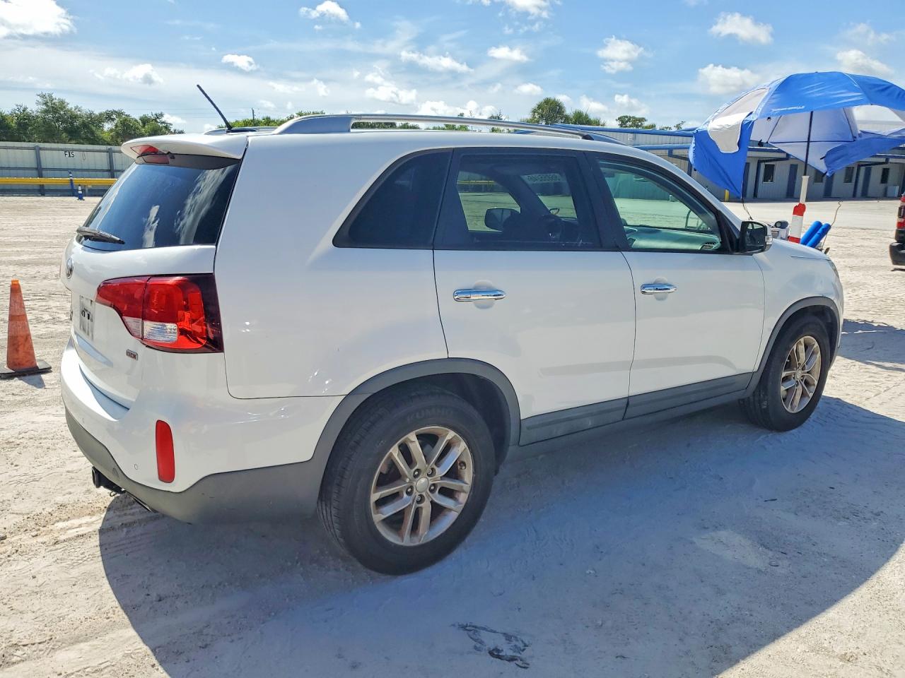 2014 Kia Sorento Lx White vin: 5XYKT3A65EG475293