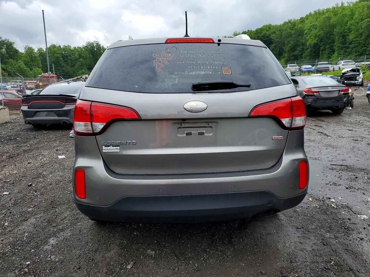 2015 Kia Sorento Lx Beige vin: 5XYKT3A65FG557977