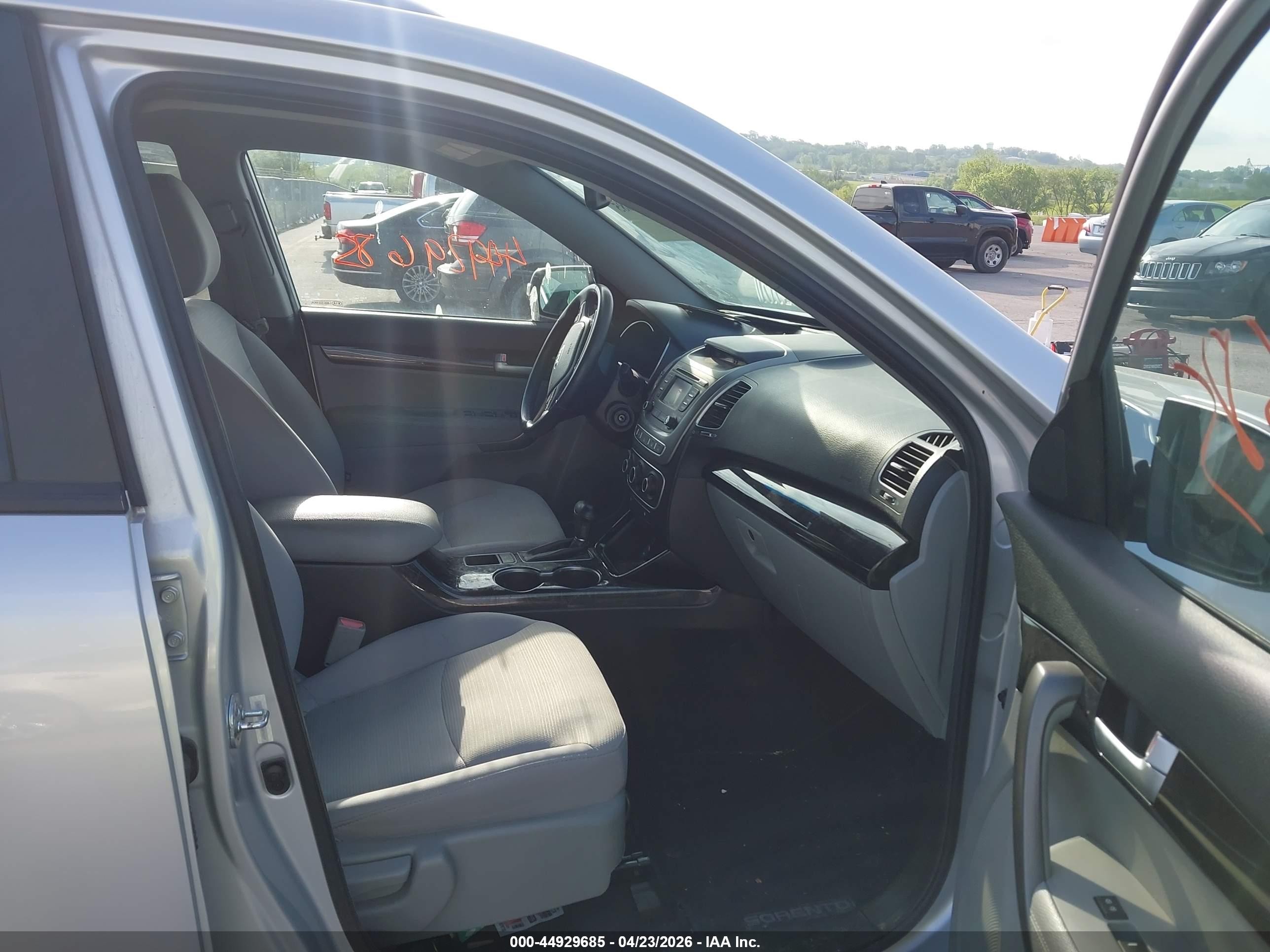 2015 Kia Sorento Lx Silver vin: 5XYKT3A65FG587609