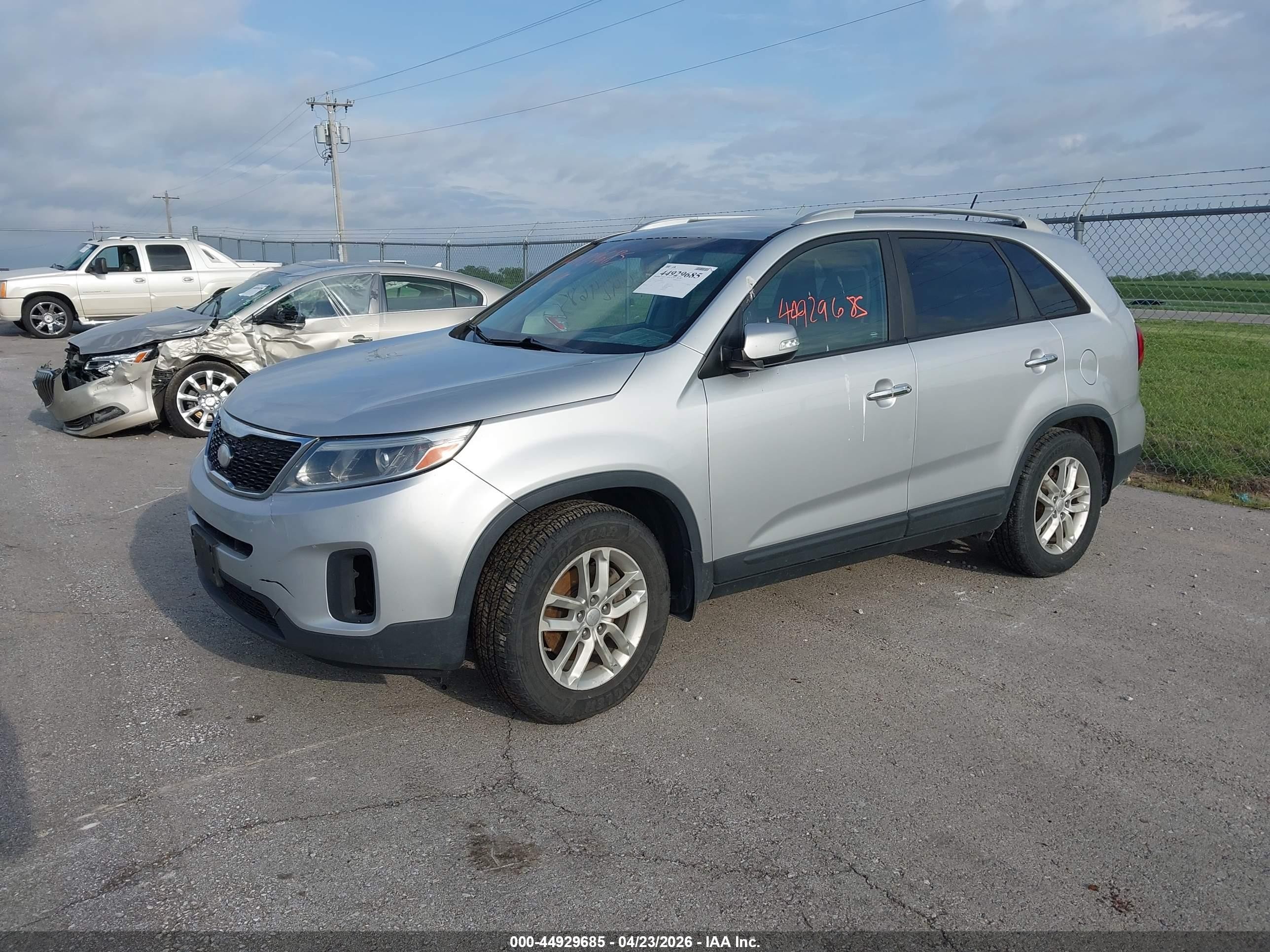 2015 Kia Sorento Lx Silver vin: 5XYKT3A65FG587609