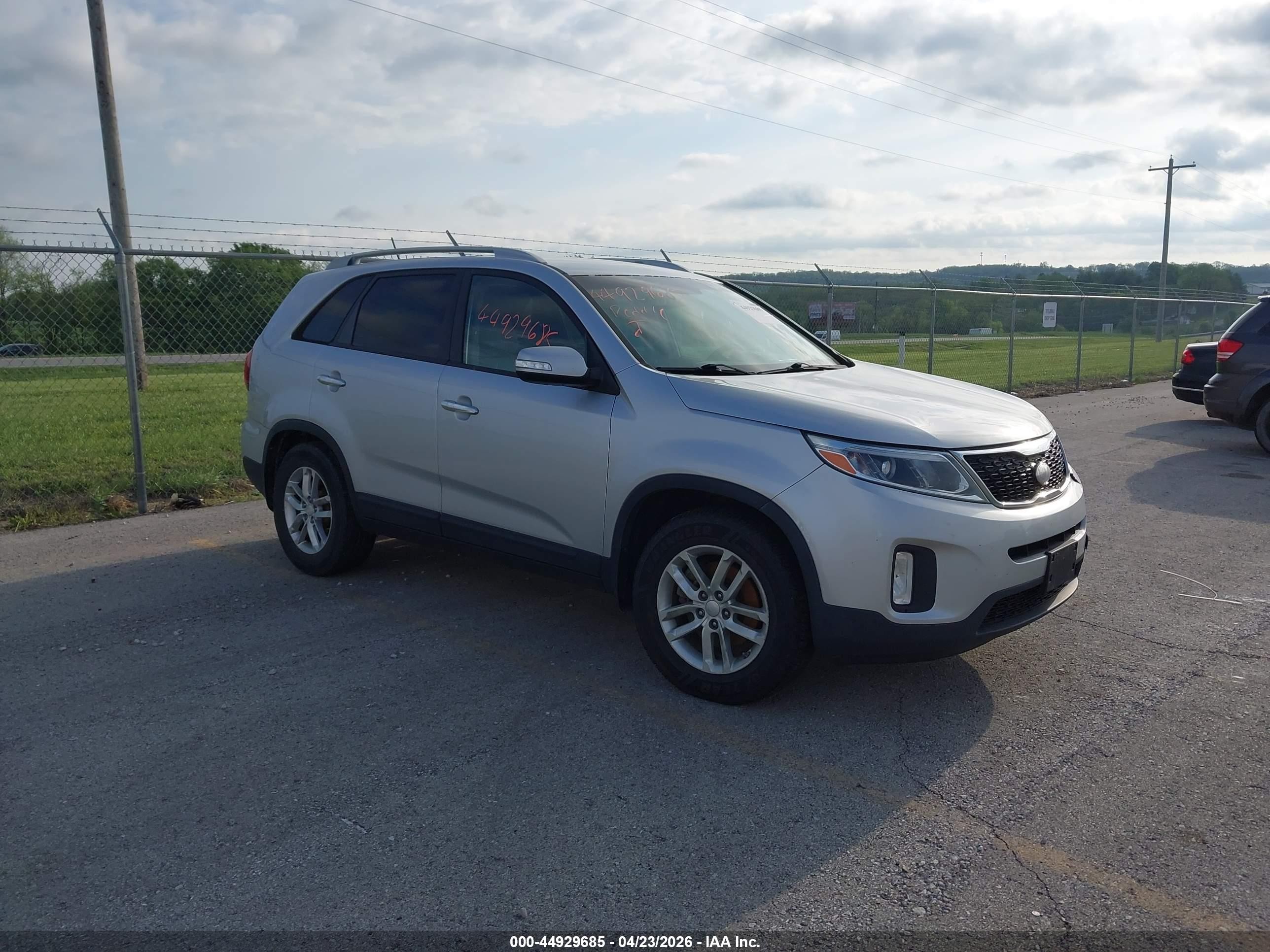 2015 Kia Sorento Lx Silver vin: 5XYKT3A65FG587609