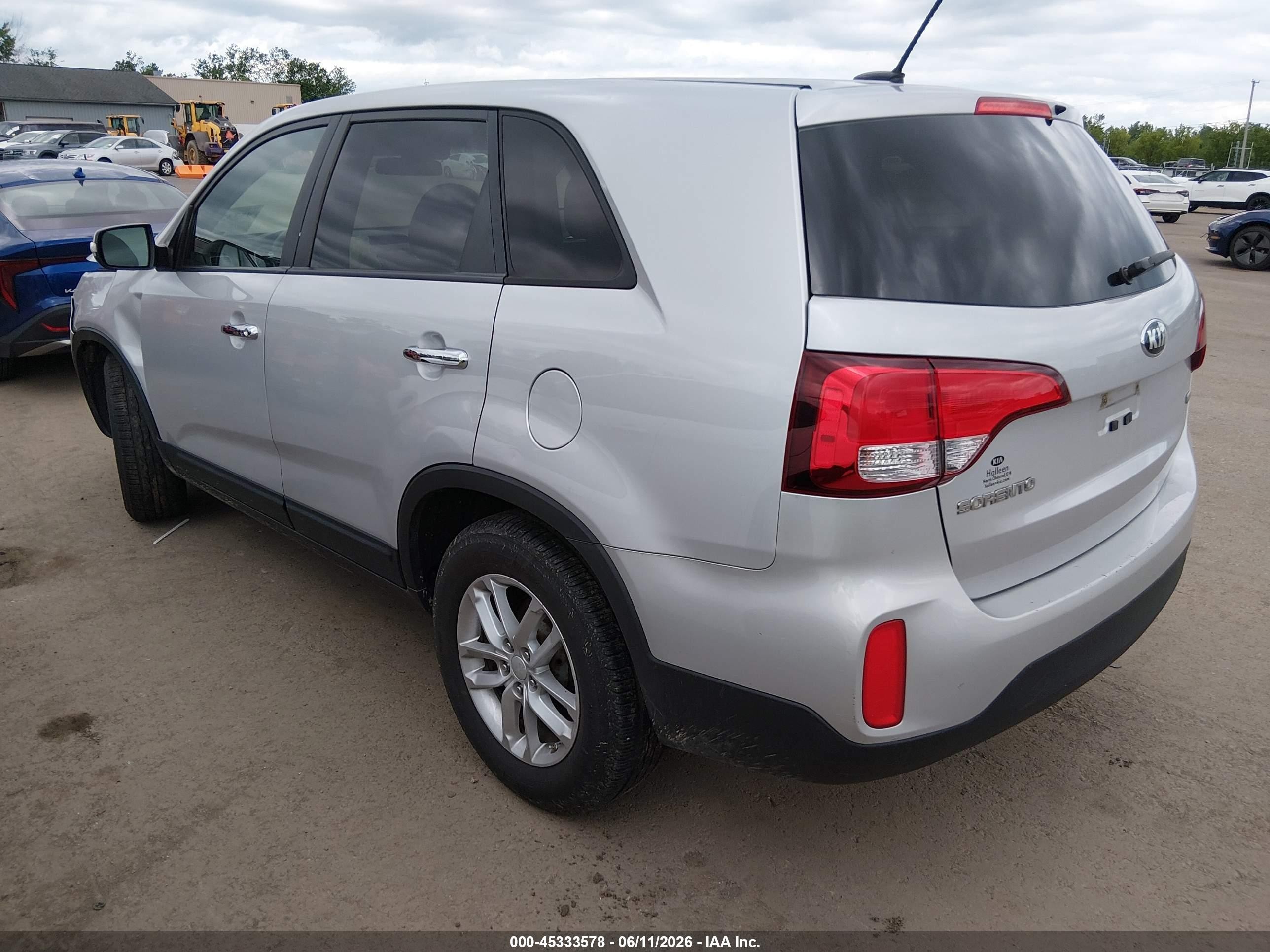 2015 Kia Sorento Lx Silver vin: 5XYKT3A65FG590168