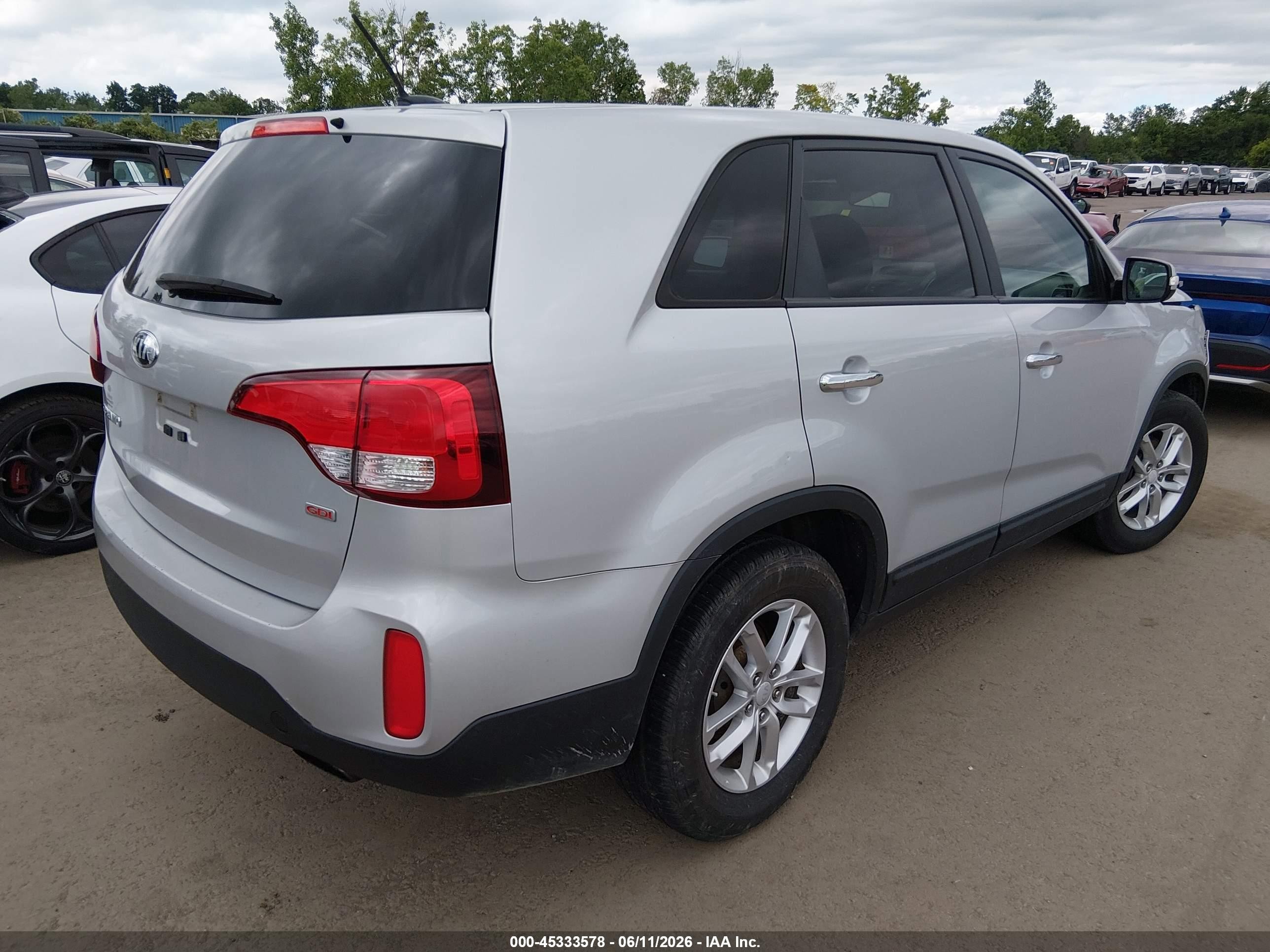 2015 Kia Sorento Lx Silver vin: 5XYKT3A65FG590168