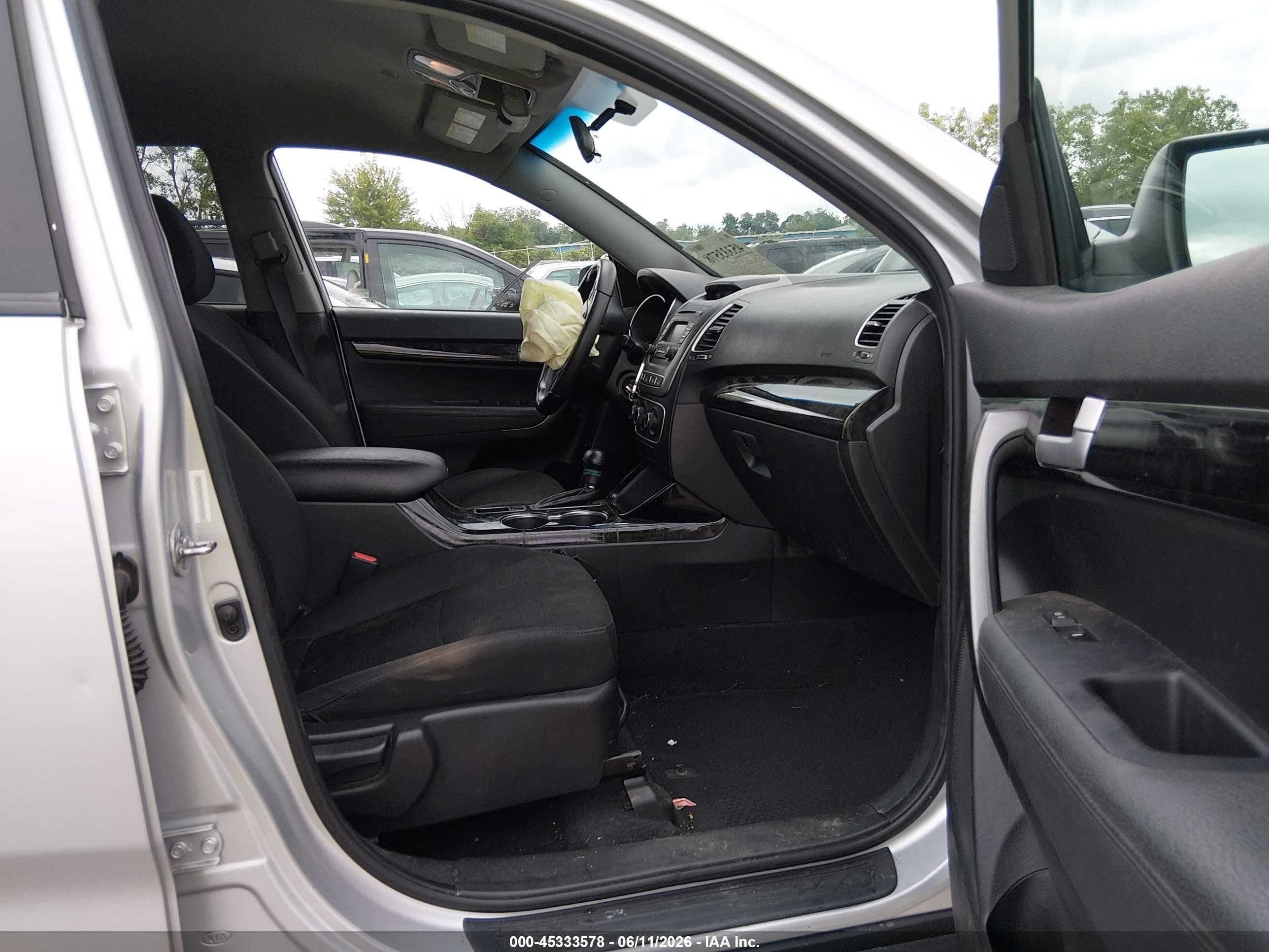 2015 Kia Sorento Lx Silver vin: 5XYKT3A65FG590168
