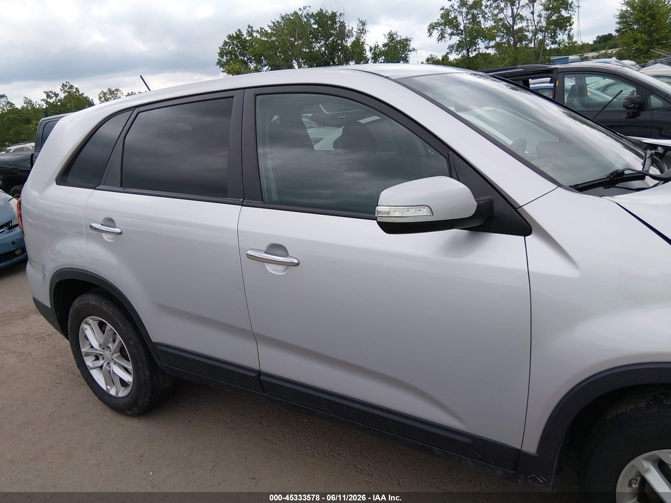 2015 Kia Sorento Lx Silver vin: 5XYKT3A65FG590168