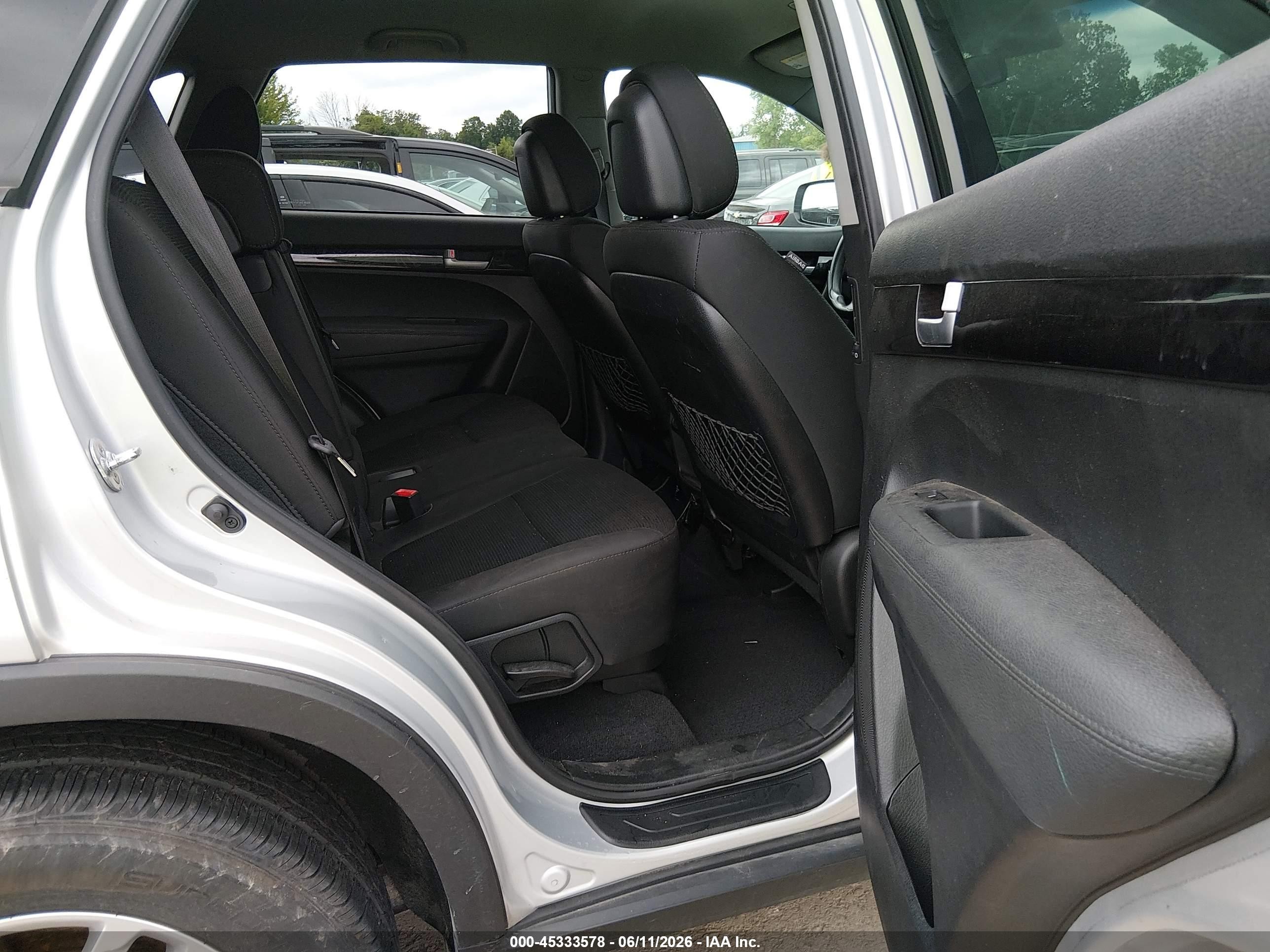 2015 Kia Sorento Lx Silver vin: 5XYKT3A65FG590168