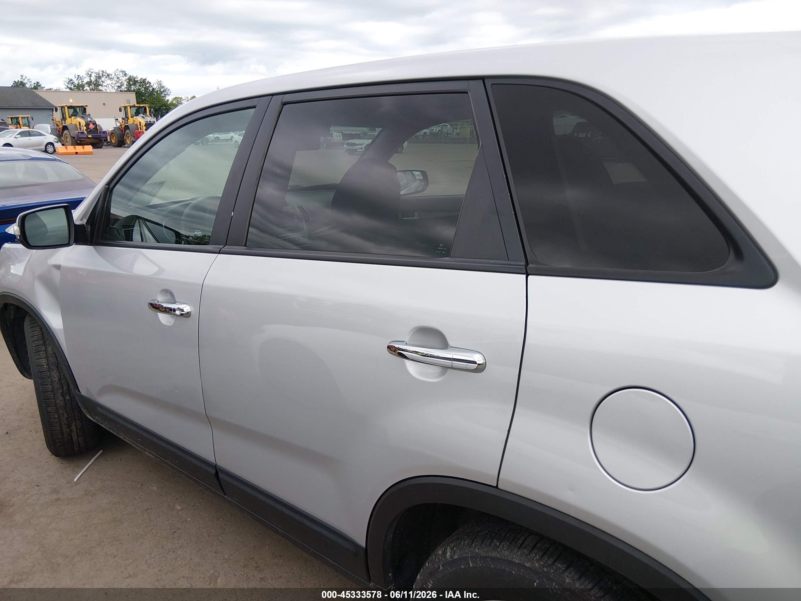2015 Kia Sorento Lx Silver vin: 5XYKT3A65FG590168