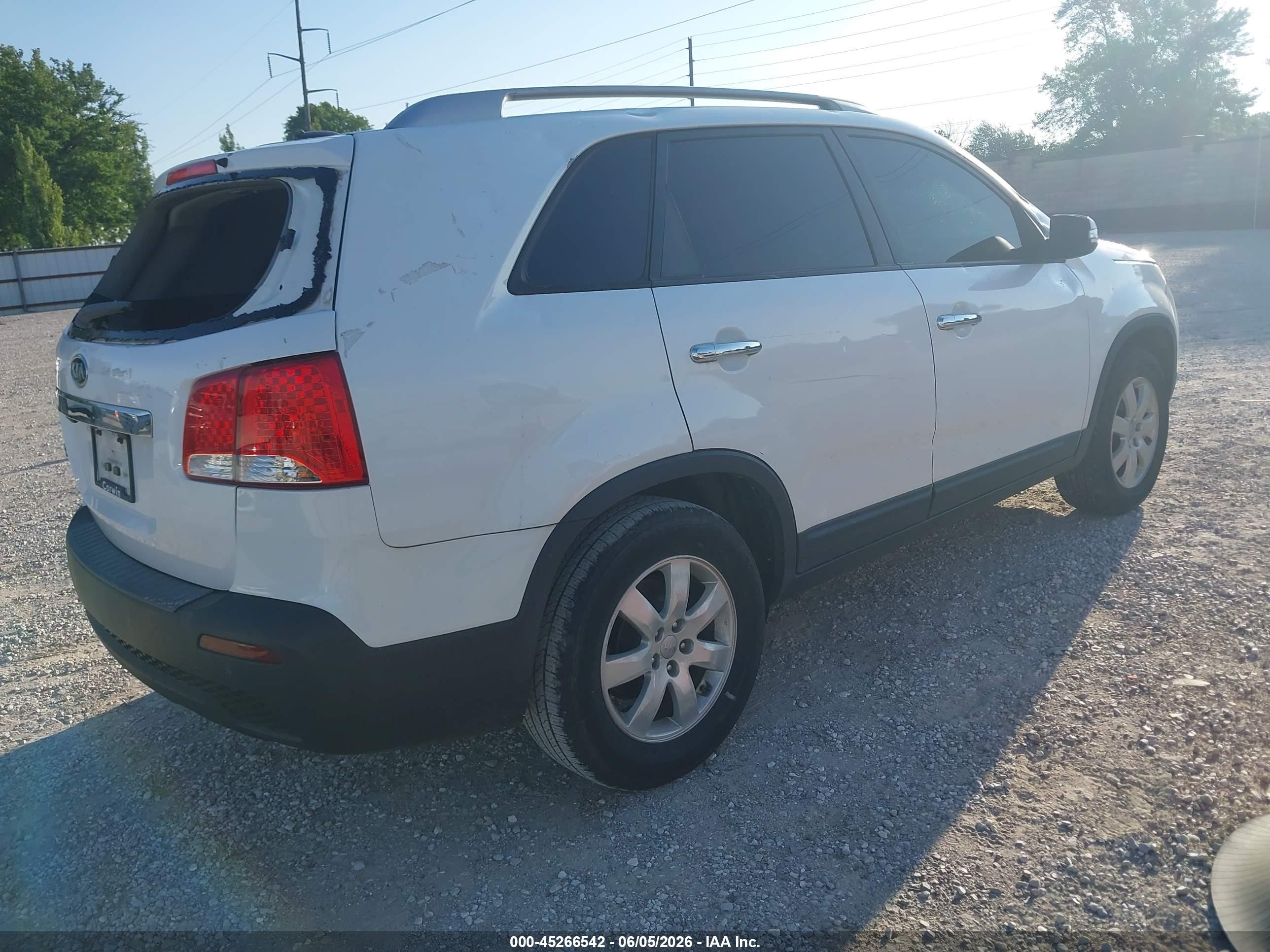 2013 Kia Sorento Lx White vin: 5XYKT3A66DG380174