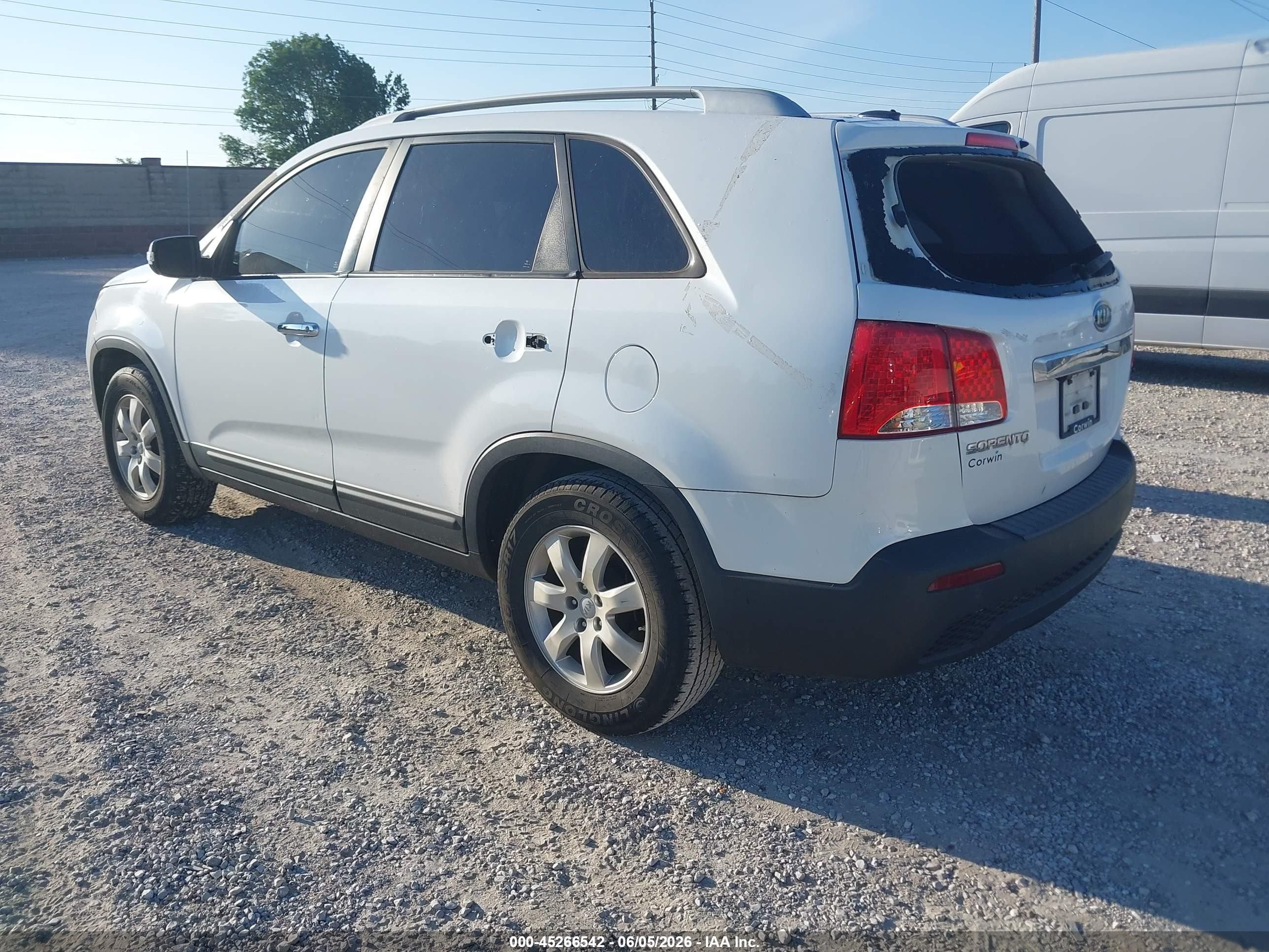 2013 Kia Sorento Lx White vin: 5XYKT3A66DG380174