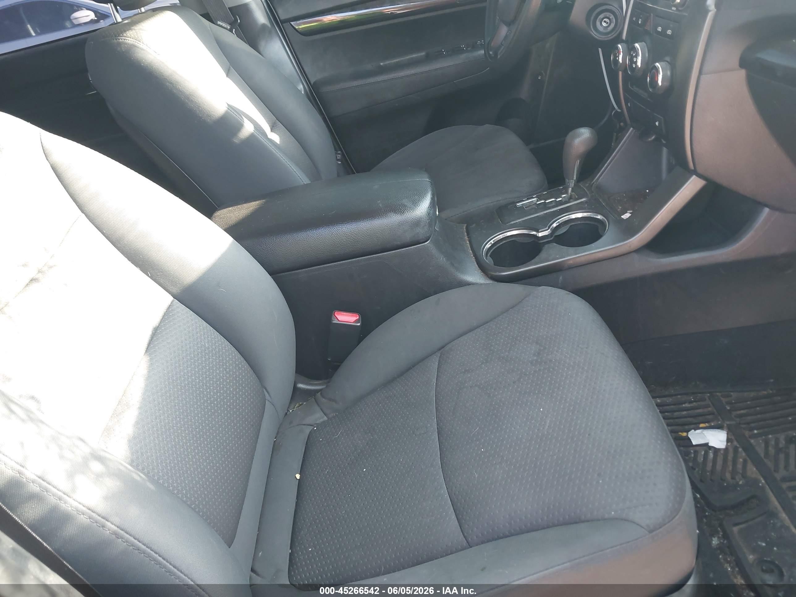 2013 Kia Sorento Lx White vin: 5XYKT3A66DG380174