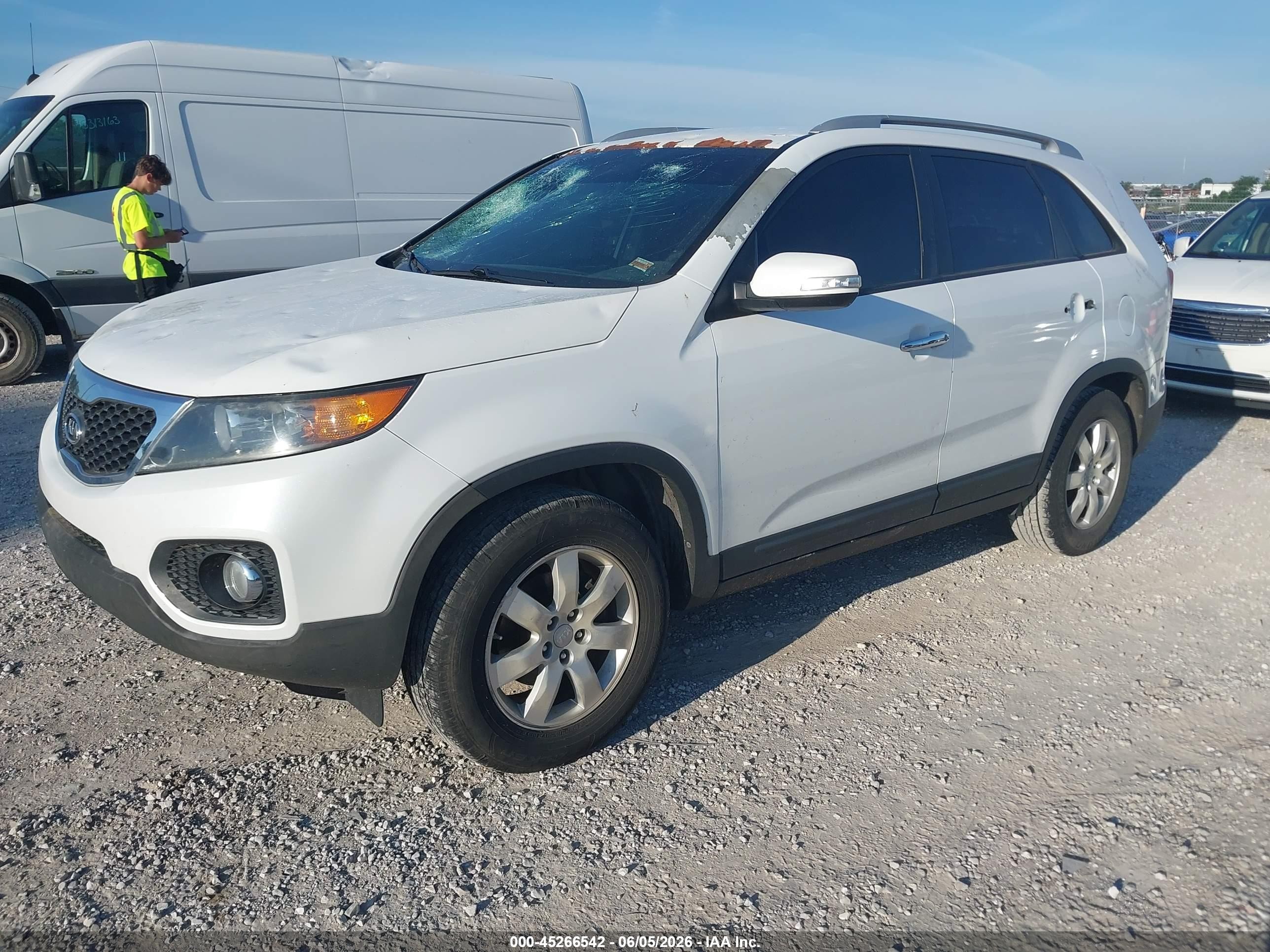 2013 Kia Sorento Lx White vin: 5XYKT3A66DG380174