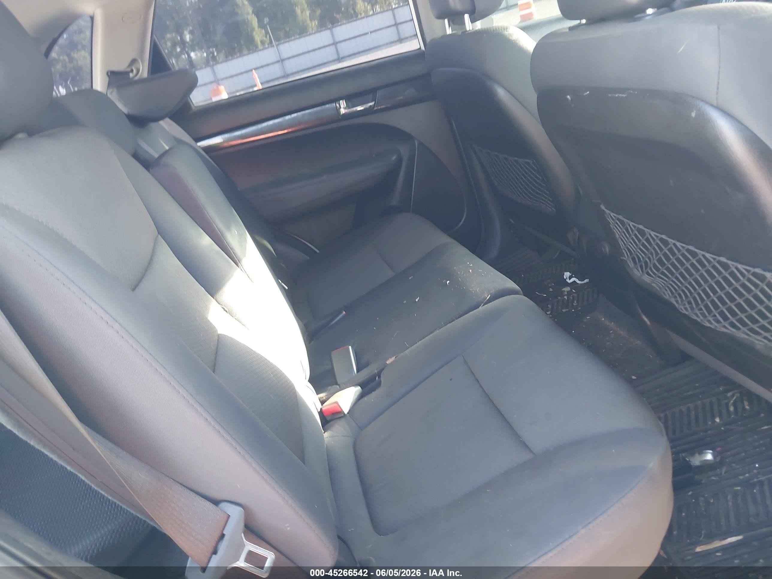 2013 Kia Sorento Lx White vin: 5XYKT3A66DG380174
