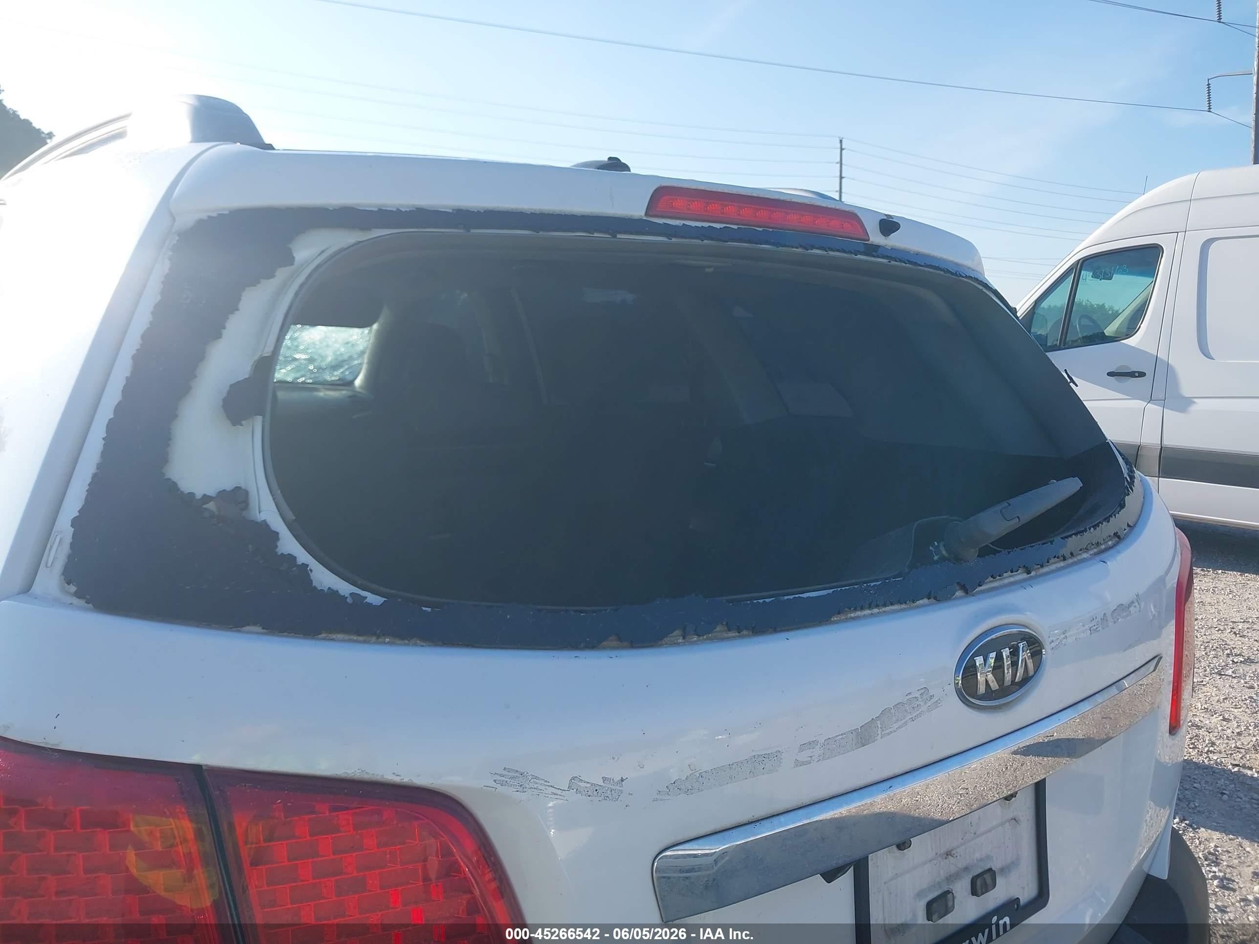 2013 Kia Sorento Lx White vin: 5XYKT3A66DG380174
