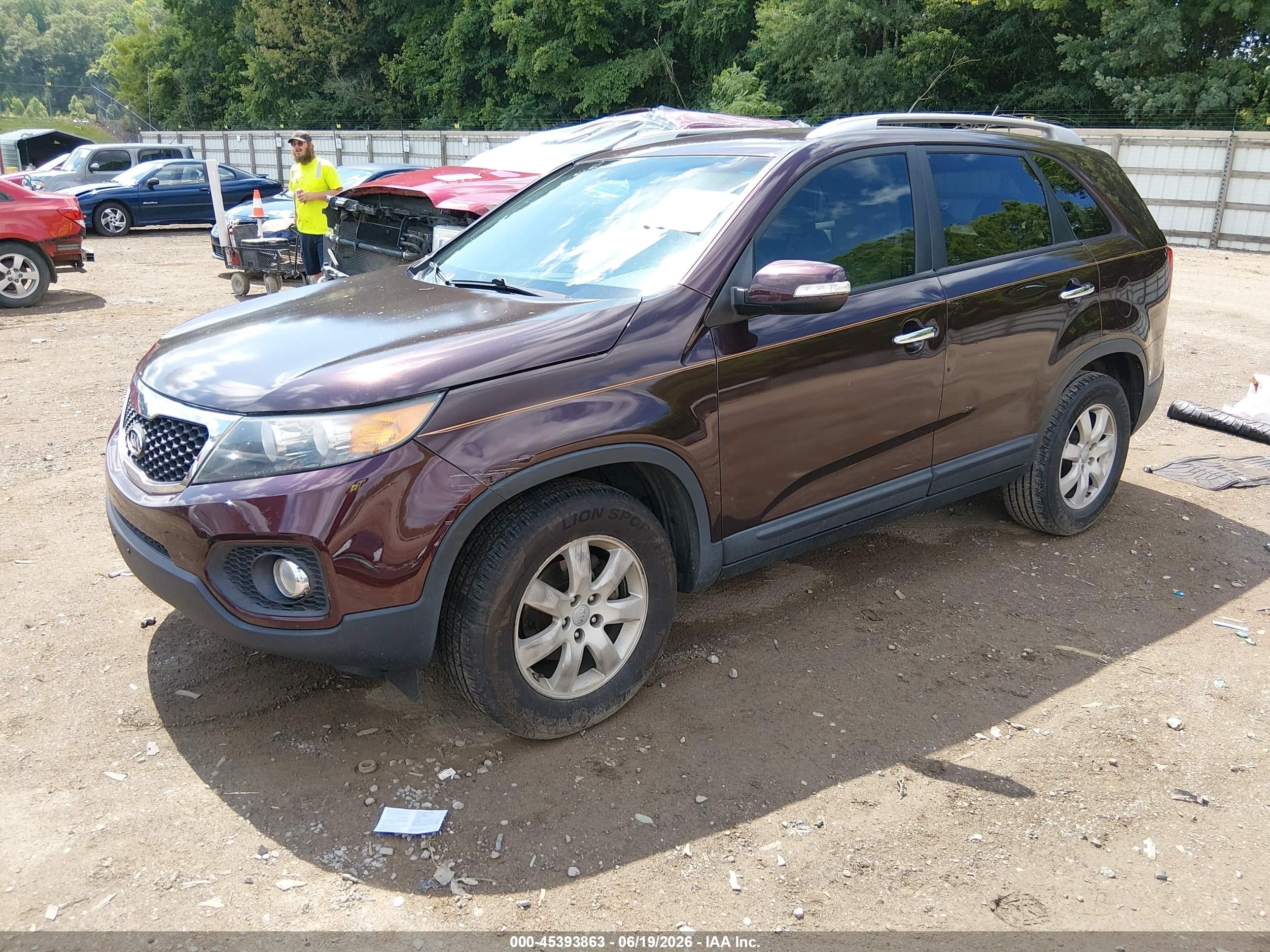 2013 Kia Sorento Lx Burgundy vin: 5XYKT3A66DG390476