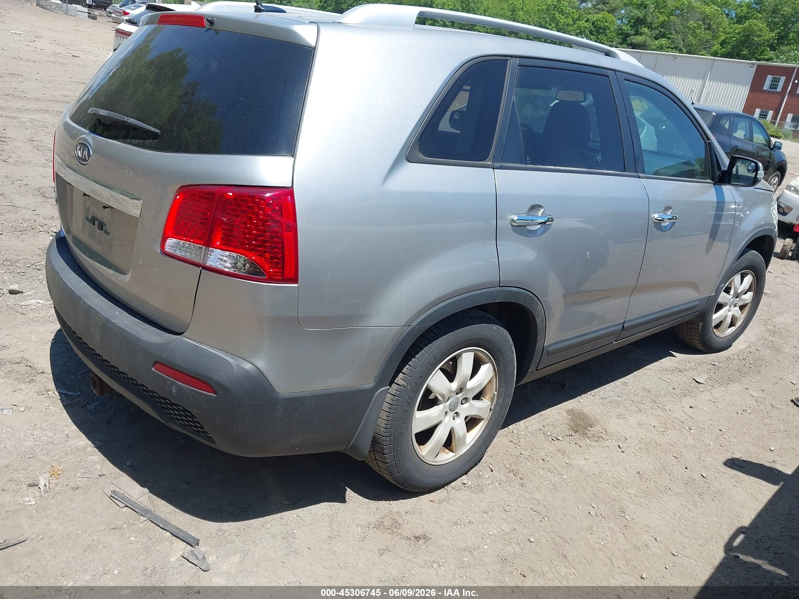 2013 Kia Sorento Lx Silver vin: 5XYKT3A66DG420432