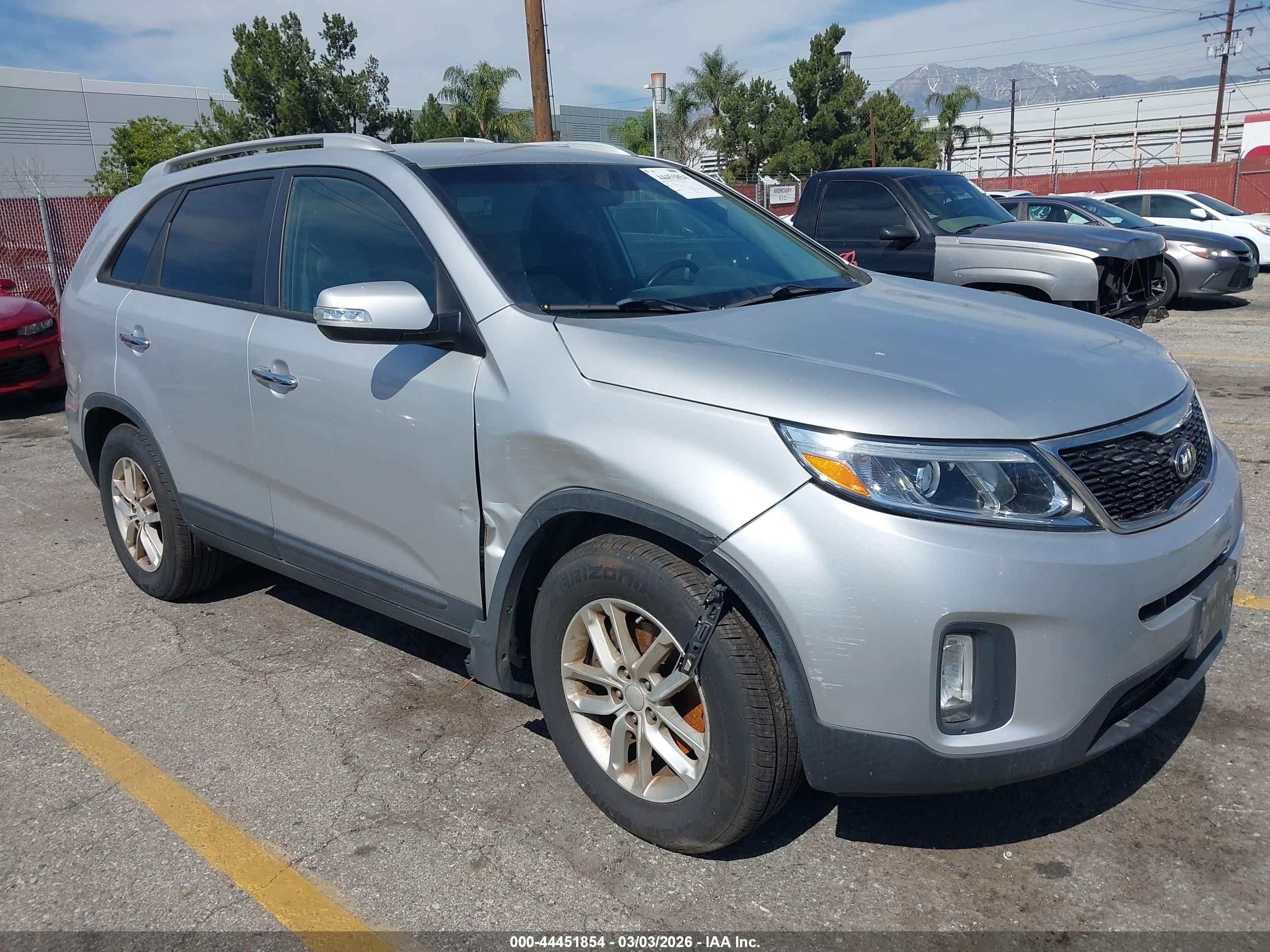 2014 Kia Sorento Lx Silver vin: 5XYKT3A66EG450841