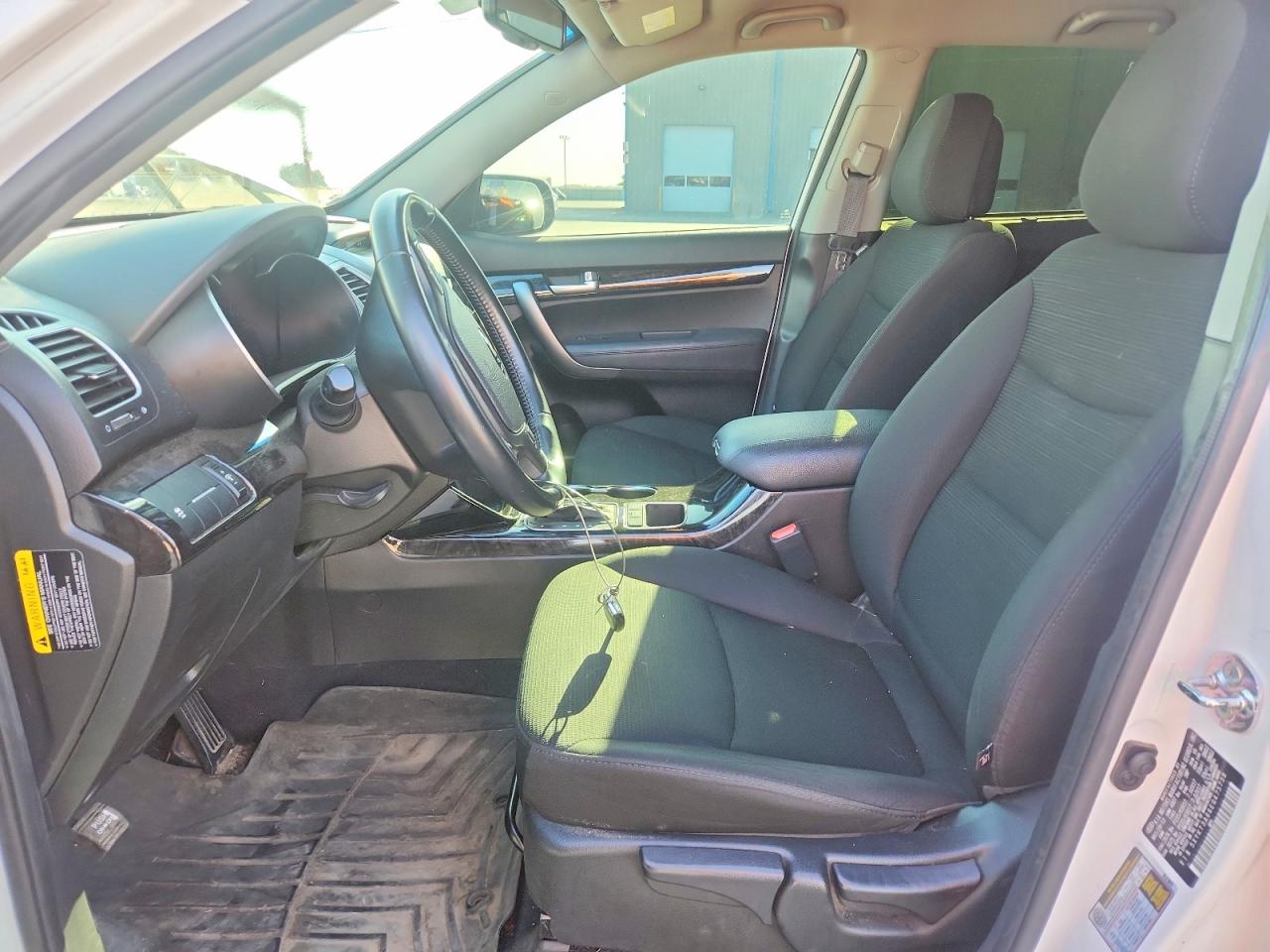 2014 Kia Sorento Lx White vin: 5XYKT3A66EG475738