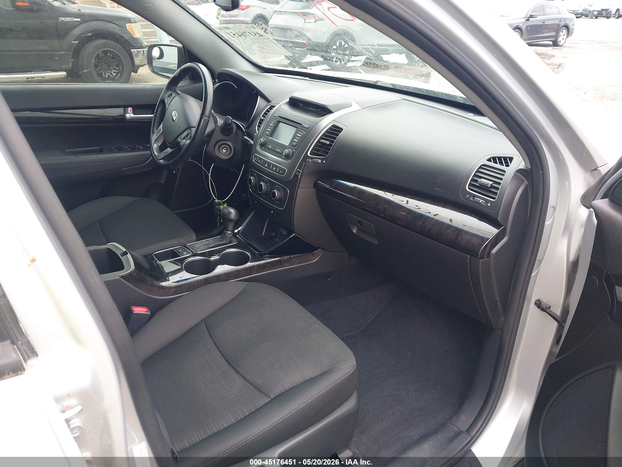 2014 Kia Sorento Lx Серебряный vin: 5XYKT3A66EG479014