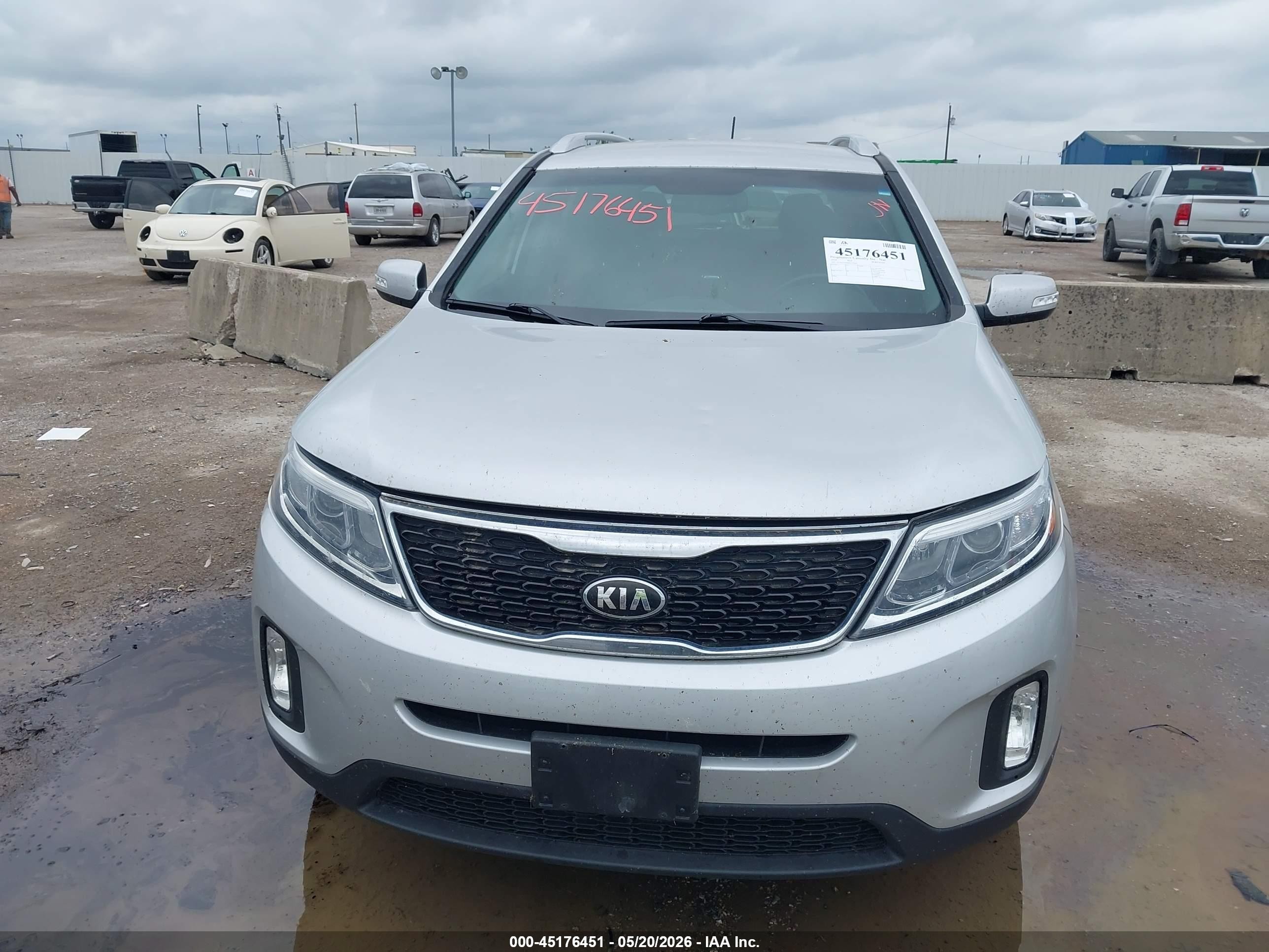 2014 Kia Sorento Lx Серебряный vin: 5XYKT3A66EG479014