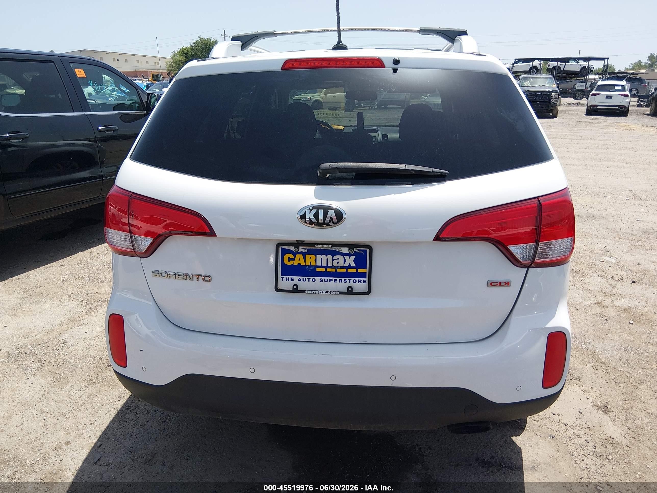 2014 Kia Sorento Lx White vin: 5XYKT3A66EG530611