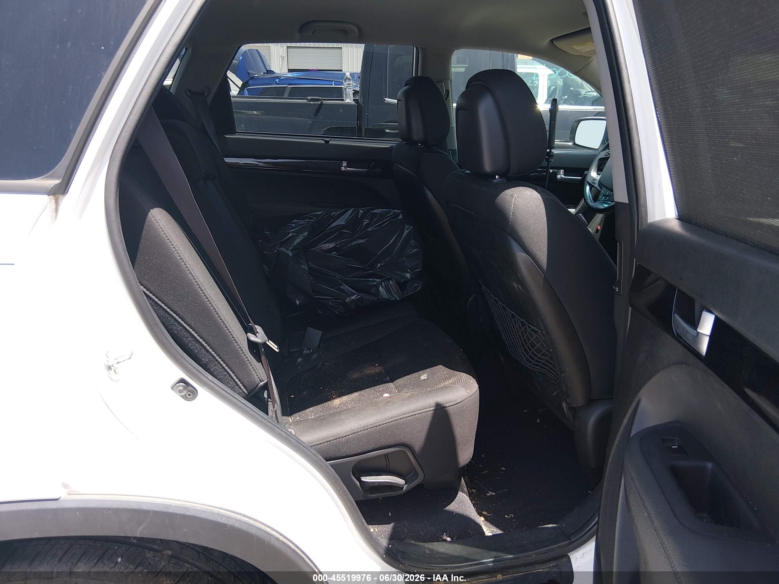 2014 Kia Sorento Lx White vin: 5XYKT3A66EG530611