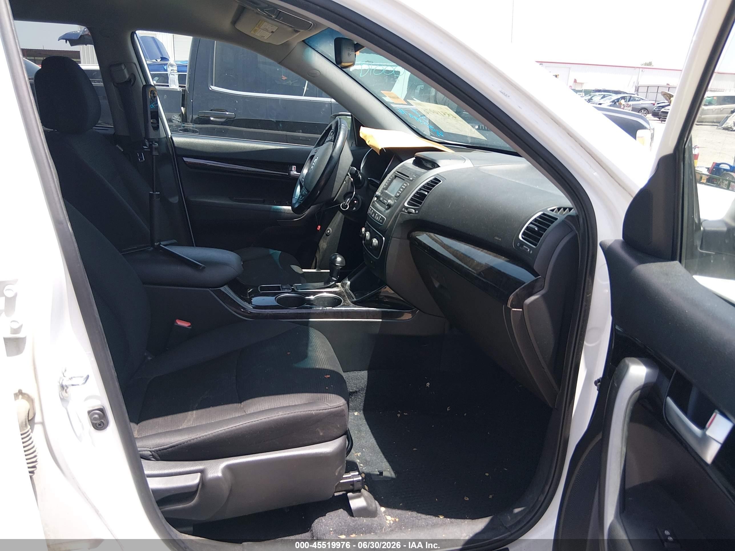 2014 Kia Sorento Lx White vin: 5XYKT3A66EG530611