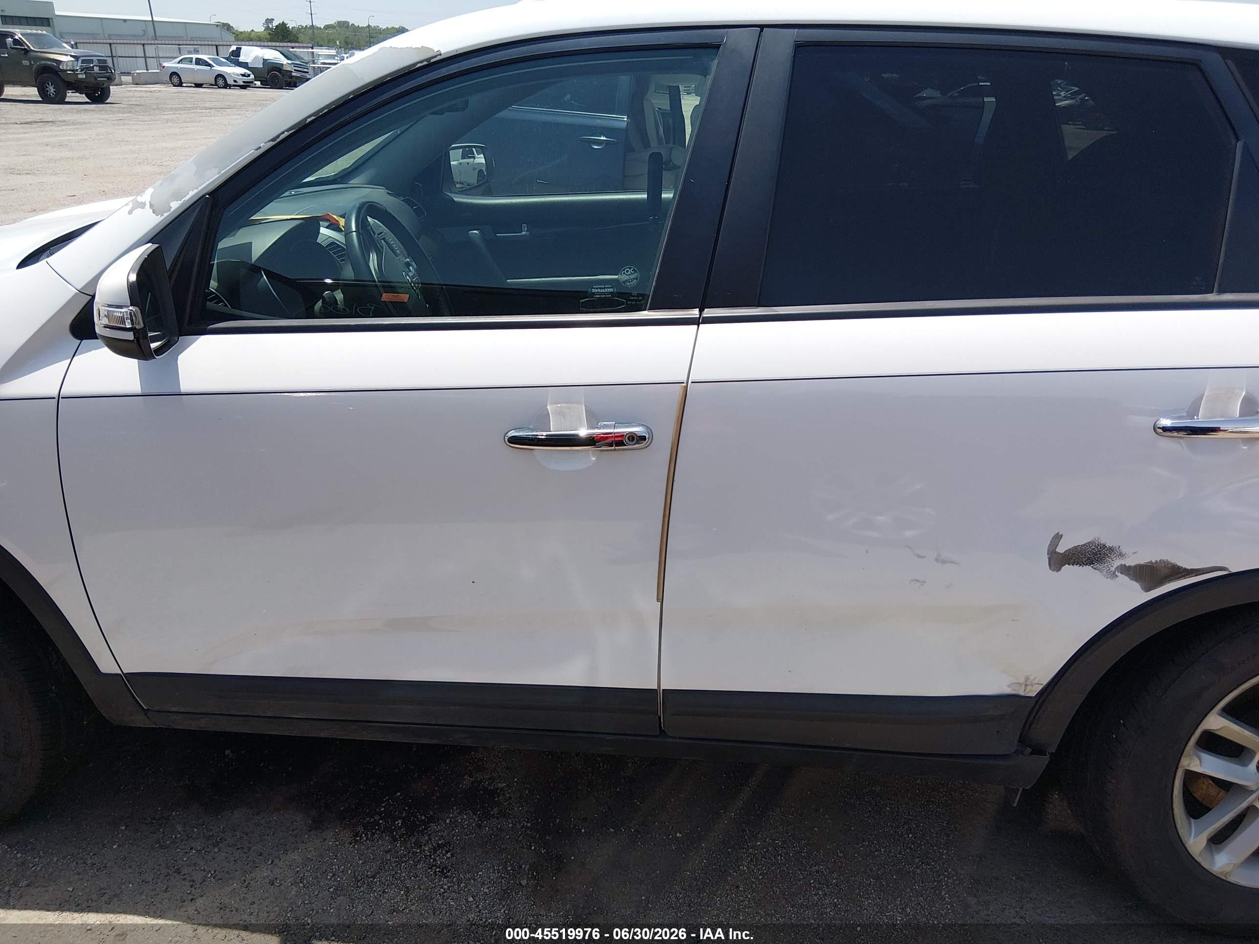 2014 Kia Sorento Lx White vin: 5XYKT3A66EG530611