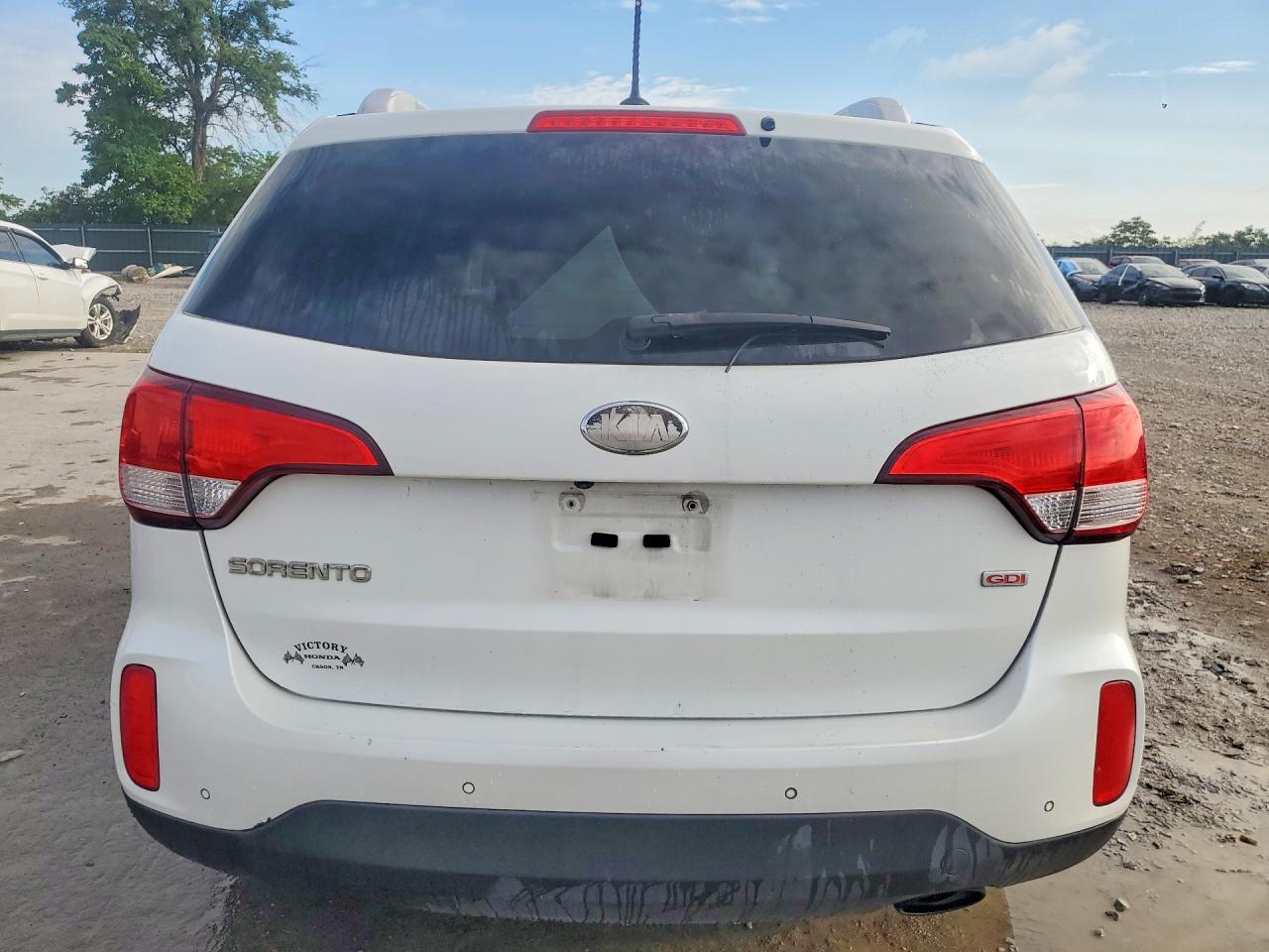 2015 Kia Sorento Lx White vin: 5XYKT3A66FG556322