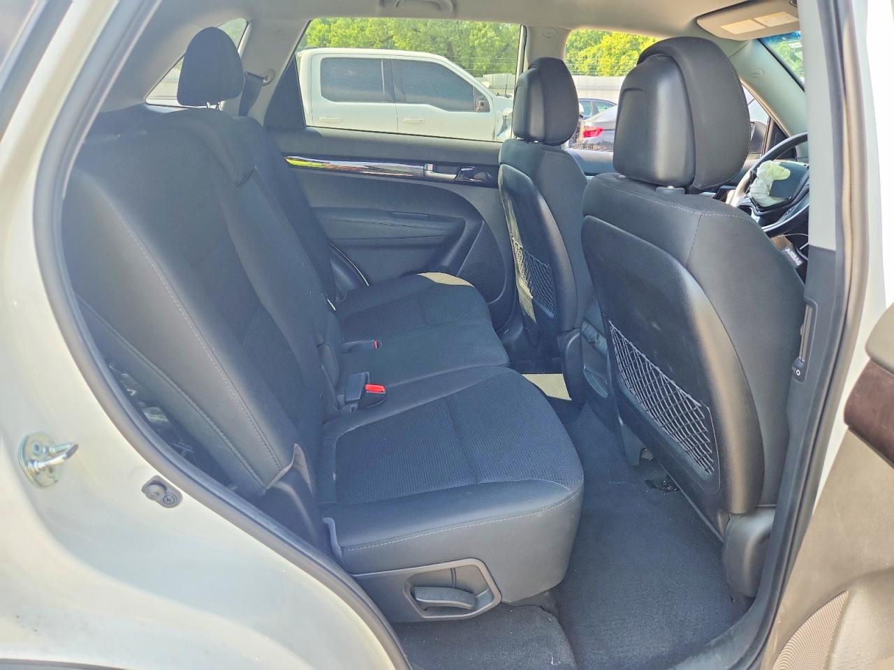 2015 Kia Sorento Lx White vin: 5XYKT3A66FG568910