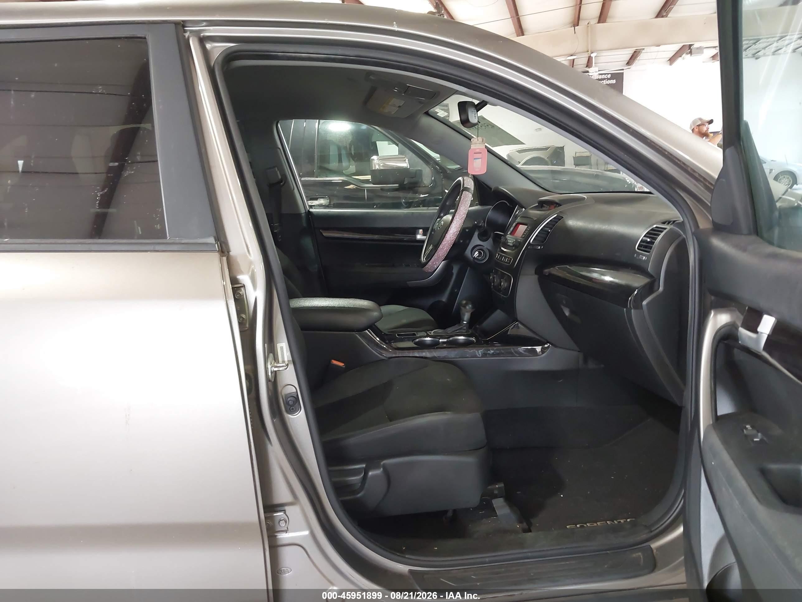 2015 Kia Sorento Lx Gold vin: 5XYKT3A66FG573556
