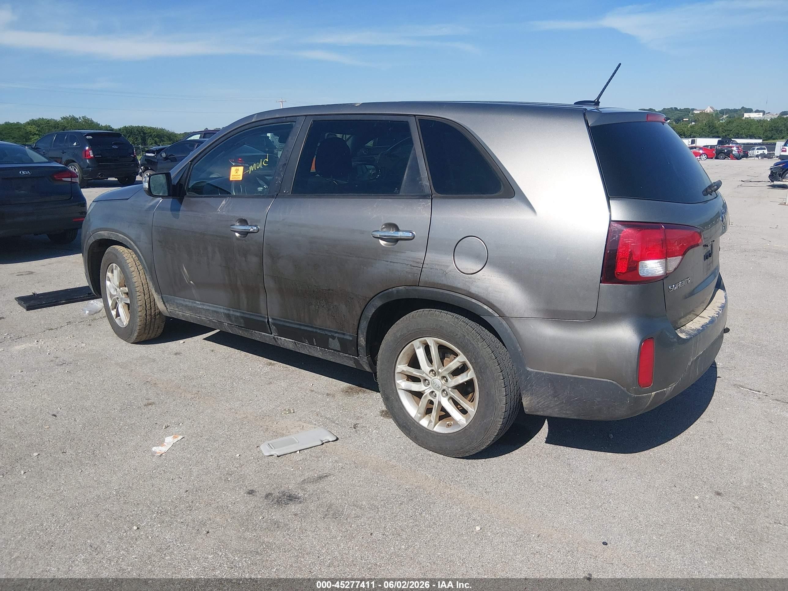 2015 Kia Sorento Lx Серый vin: 5XYKT3A66FG602022