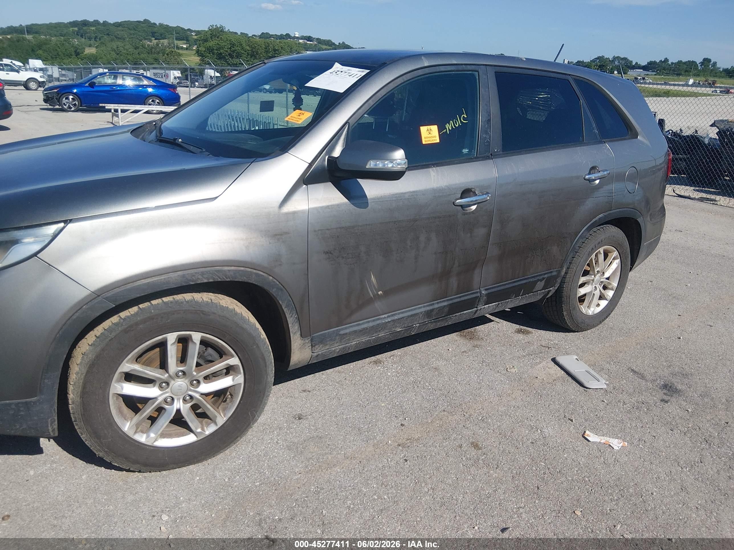 2015 Kia Sorento Lx Серый vin: 5XYKT3A66FG602022