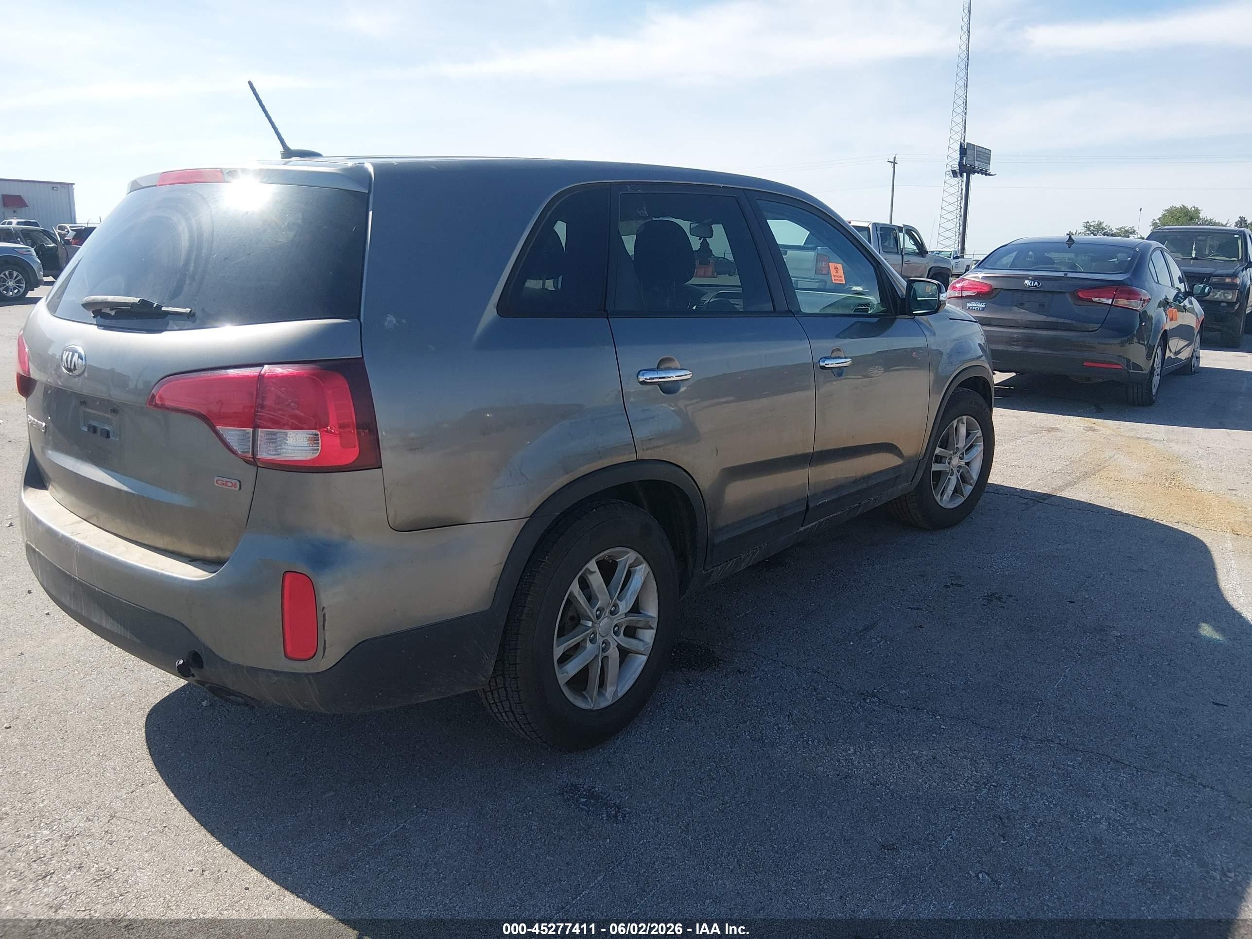 2015 Kia Sorento Lx Серый vin: 5XYKT3A66FG602022