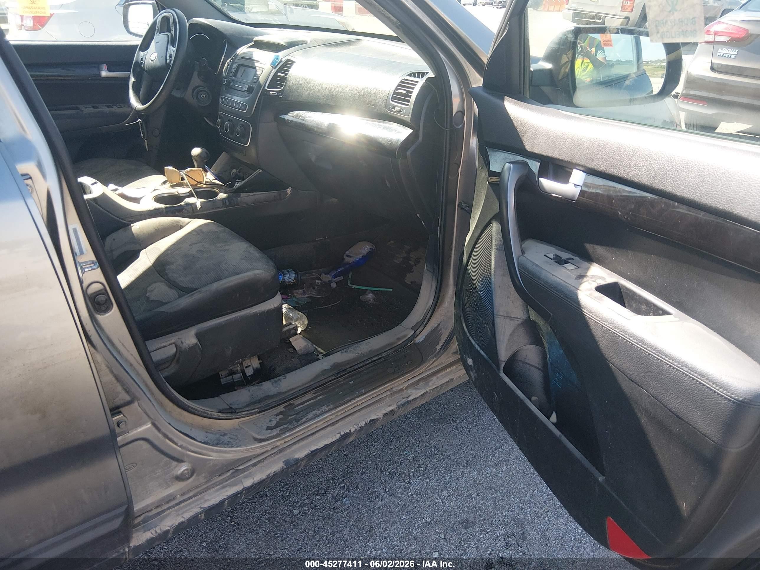 2015 Kia Sorento Lx Серый vin: 5XYKT3A66FG602022