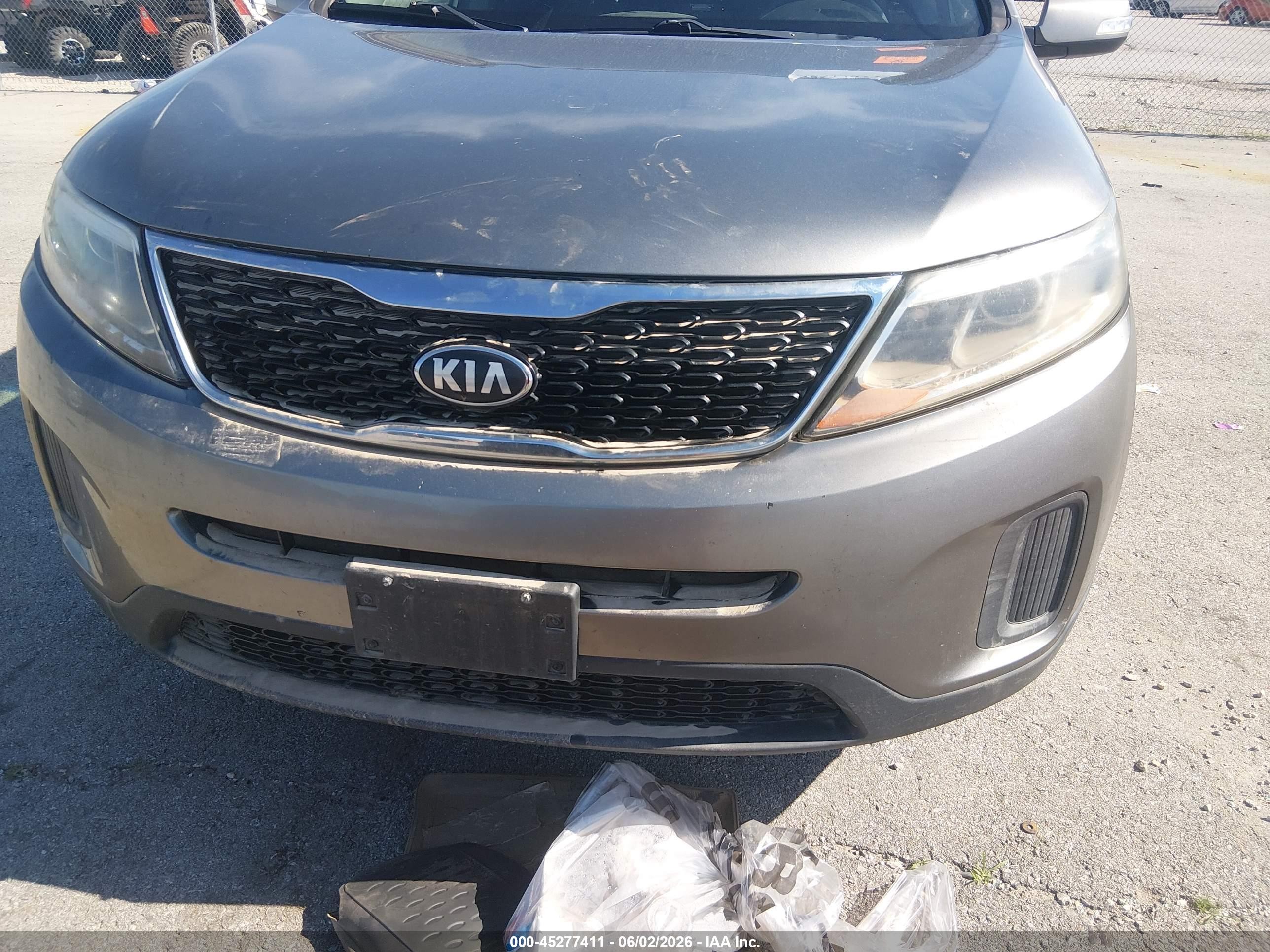 2015 Kia Sorento Lx Серый vin: 5XYKT3A66FG602022