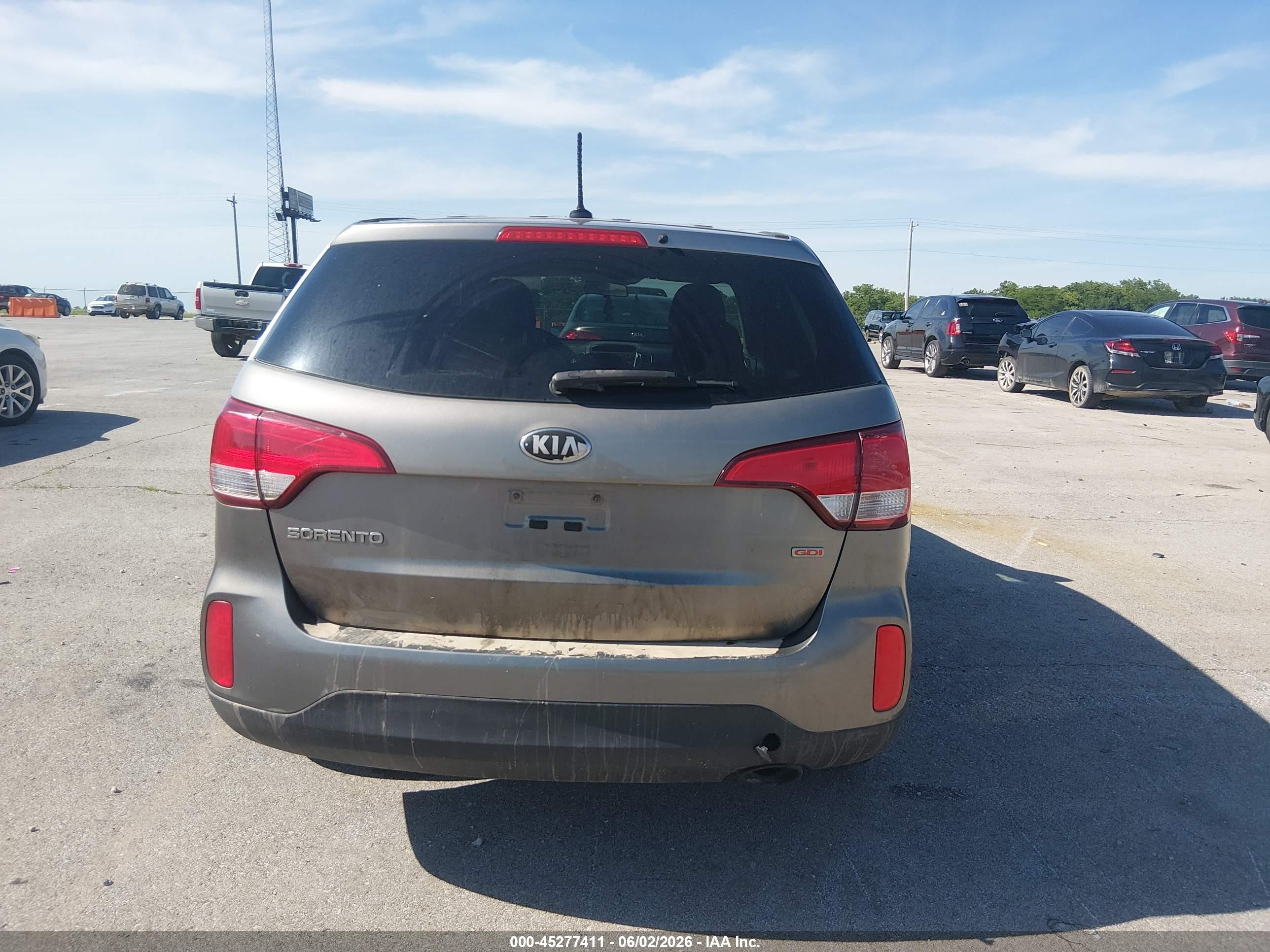 2015 Kia Sorento Lx Серый vin: 5XYKT3A66FG602022