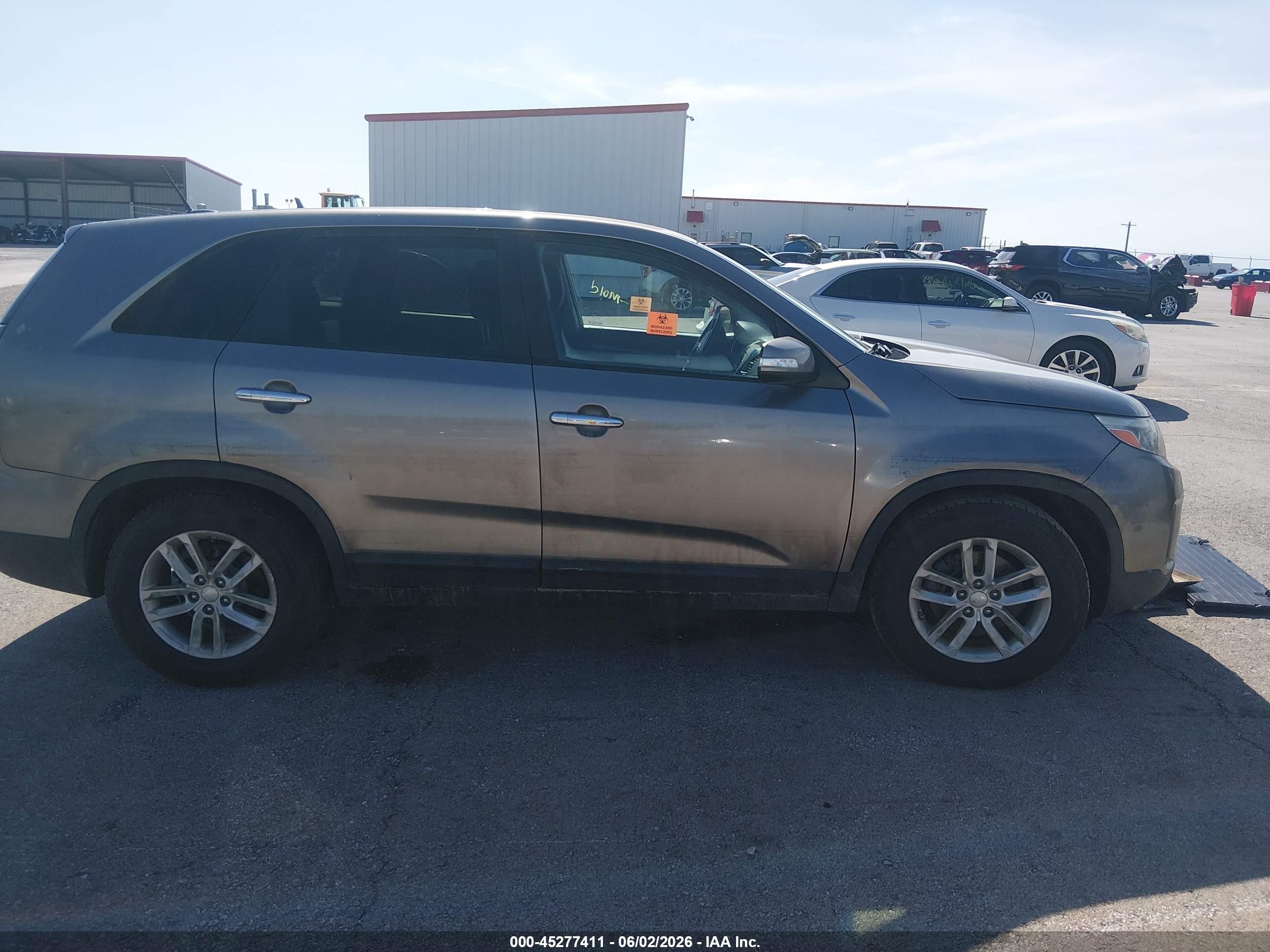 2015 Kia Sorento Lx Серый vin: 5XYKT3A66FG602022