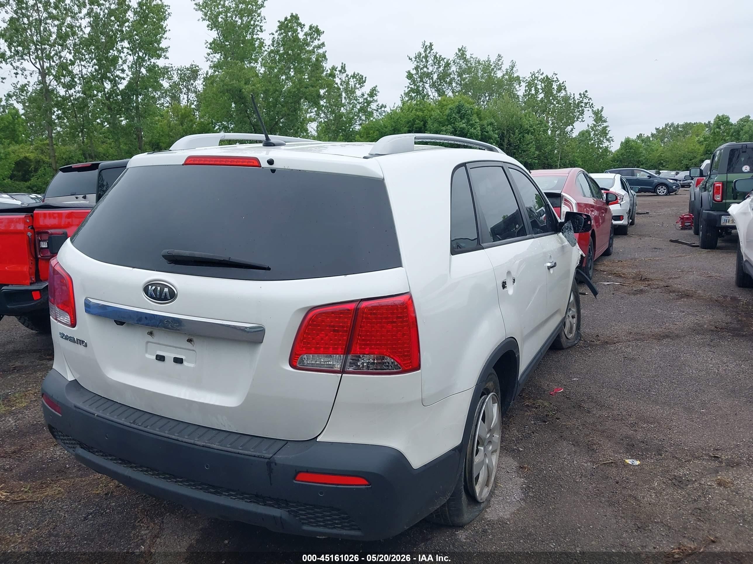 2012 Kia Sorento Lx White vin: 5XYKT3A67CG211912