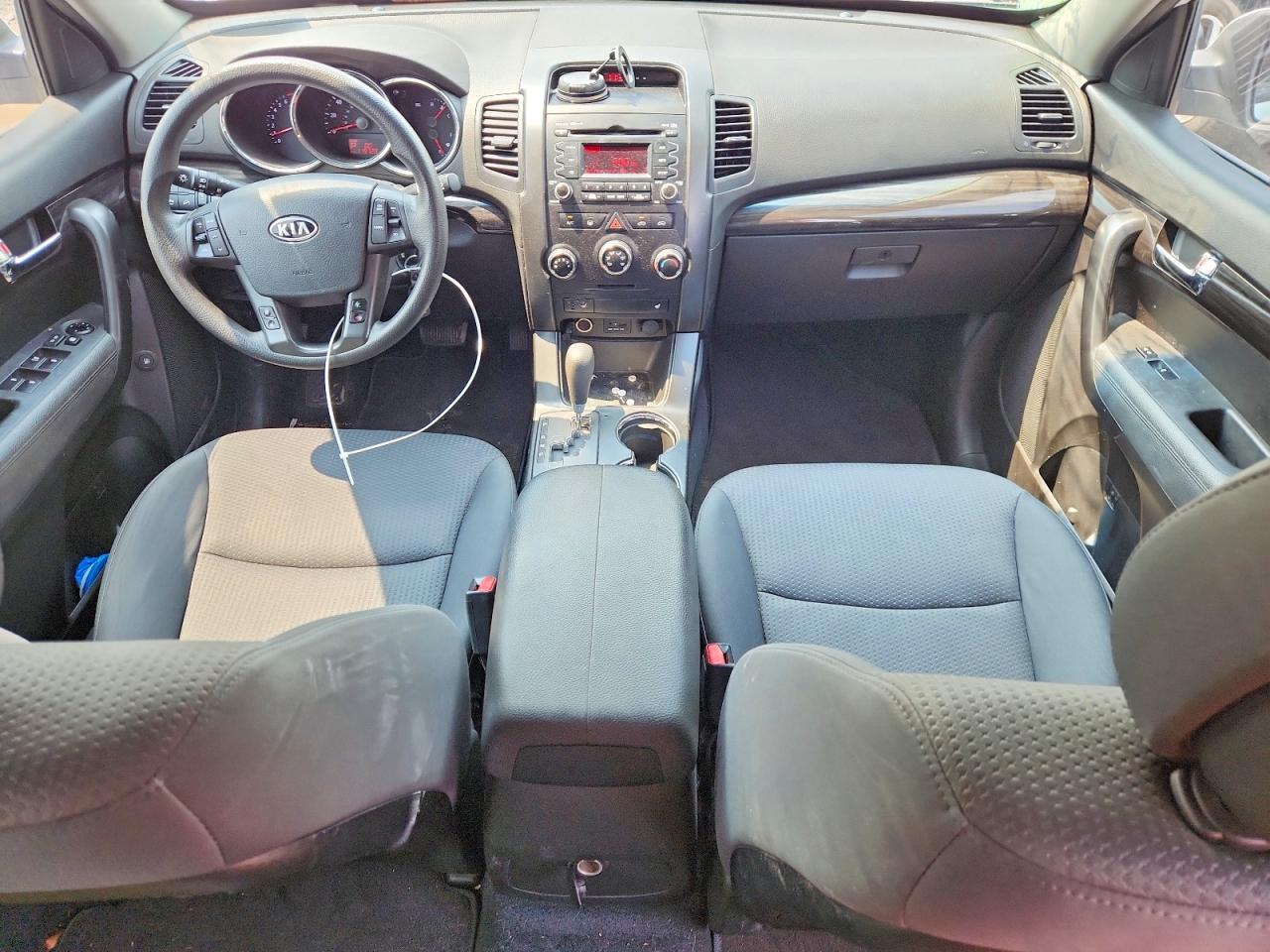 2012 Kia Sorento Lx White vin: 5XYKT3A67CG251200