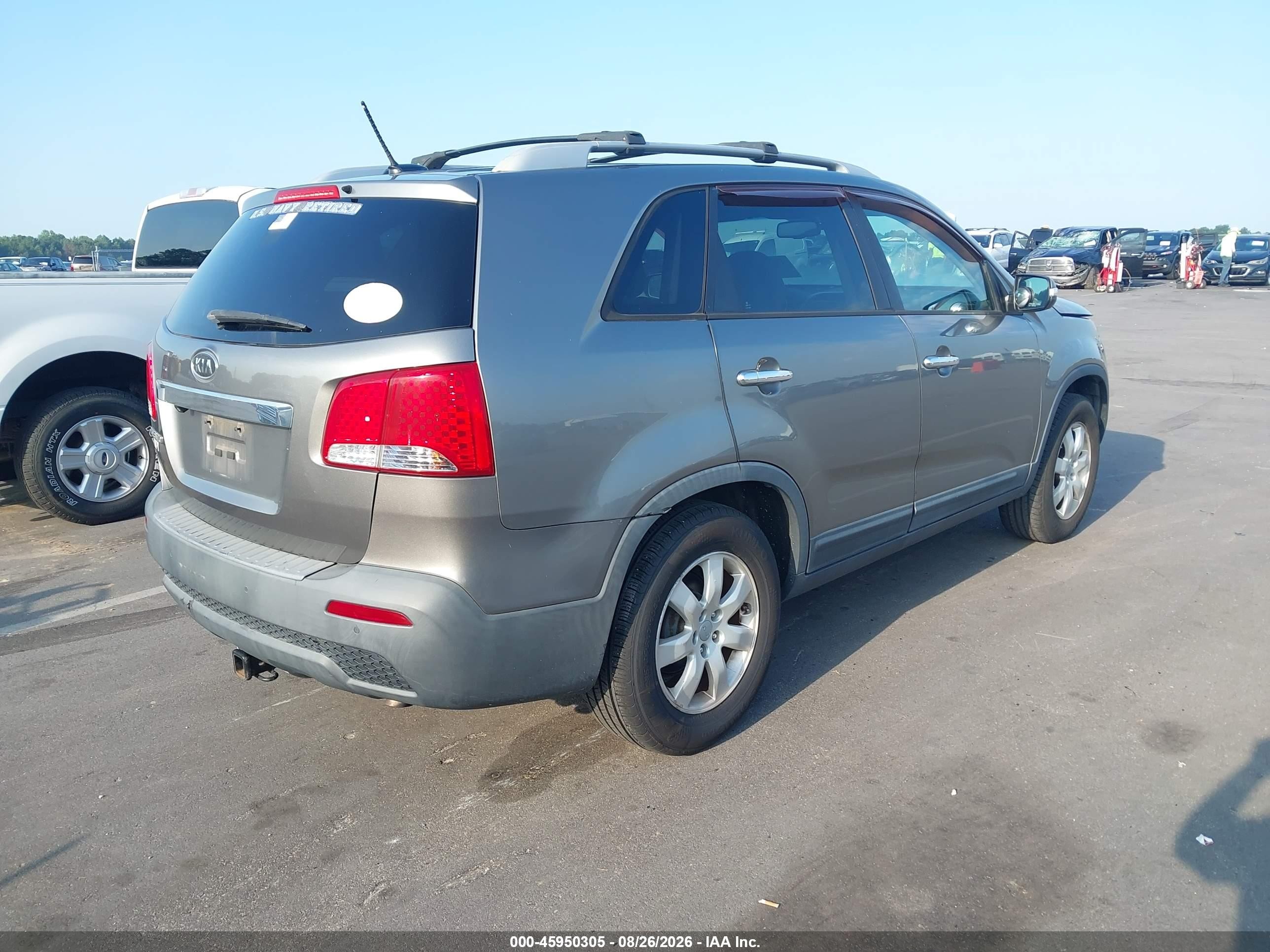 2013 Kia Sorento Lx Серебряный vin: 5XYKT3A67DG405213