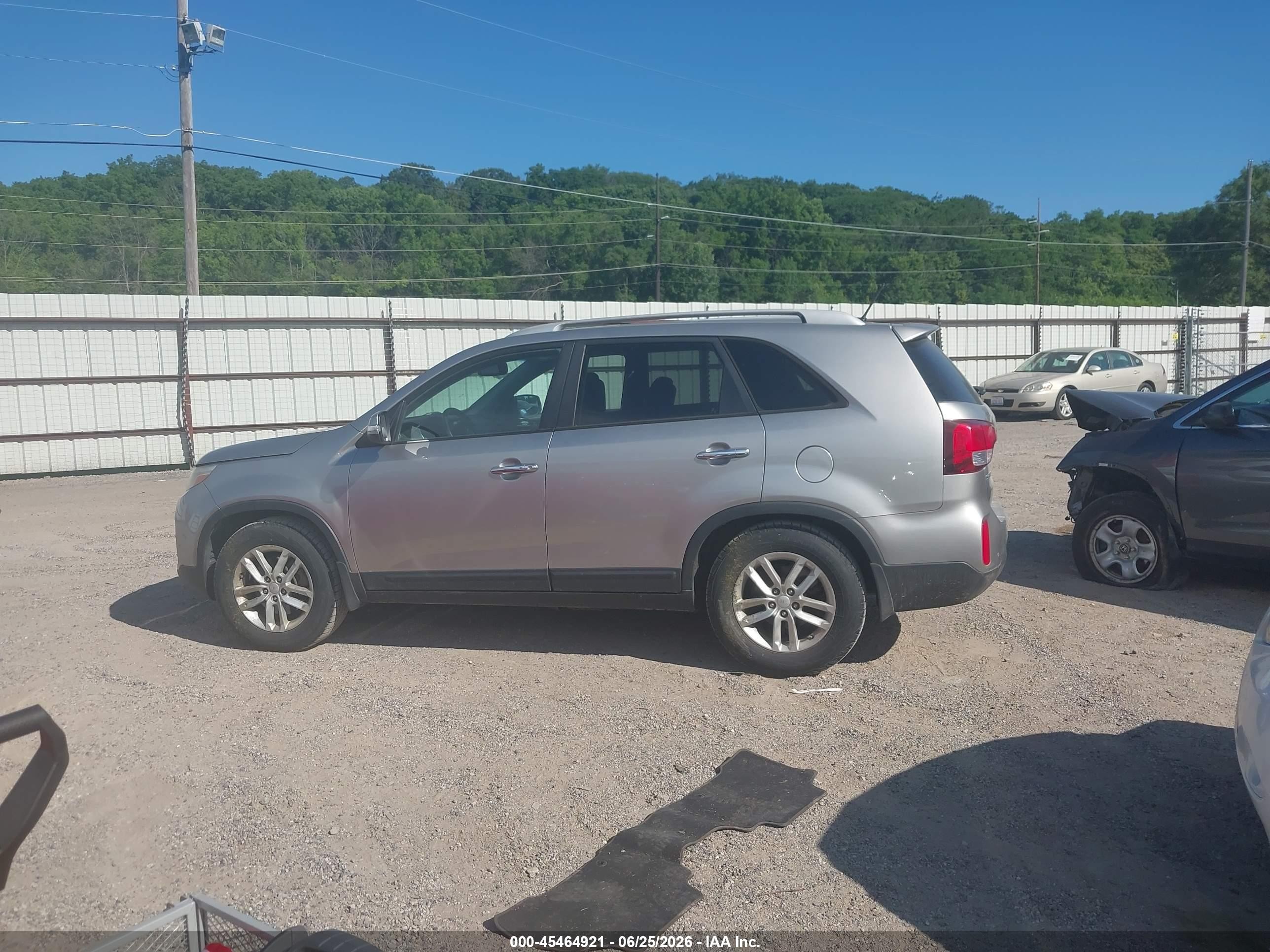 2014 Kia Sorento Lx Серебряный vin: 5XYKT3A67EG442781