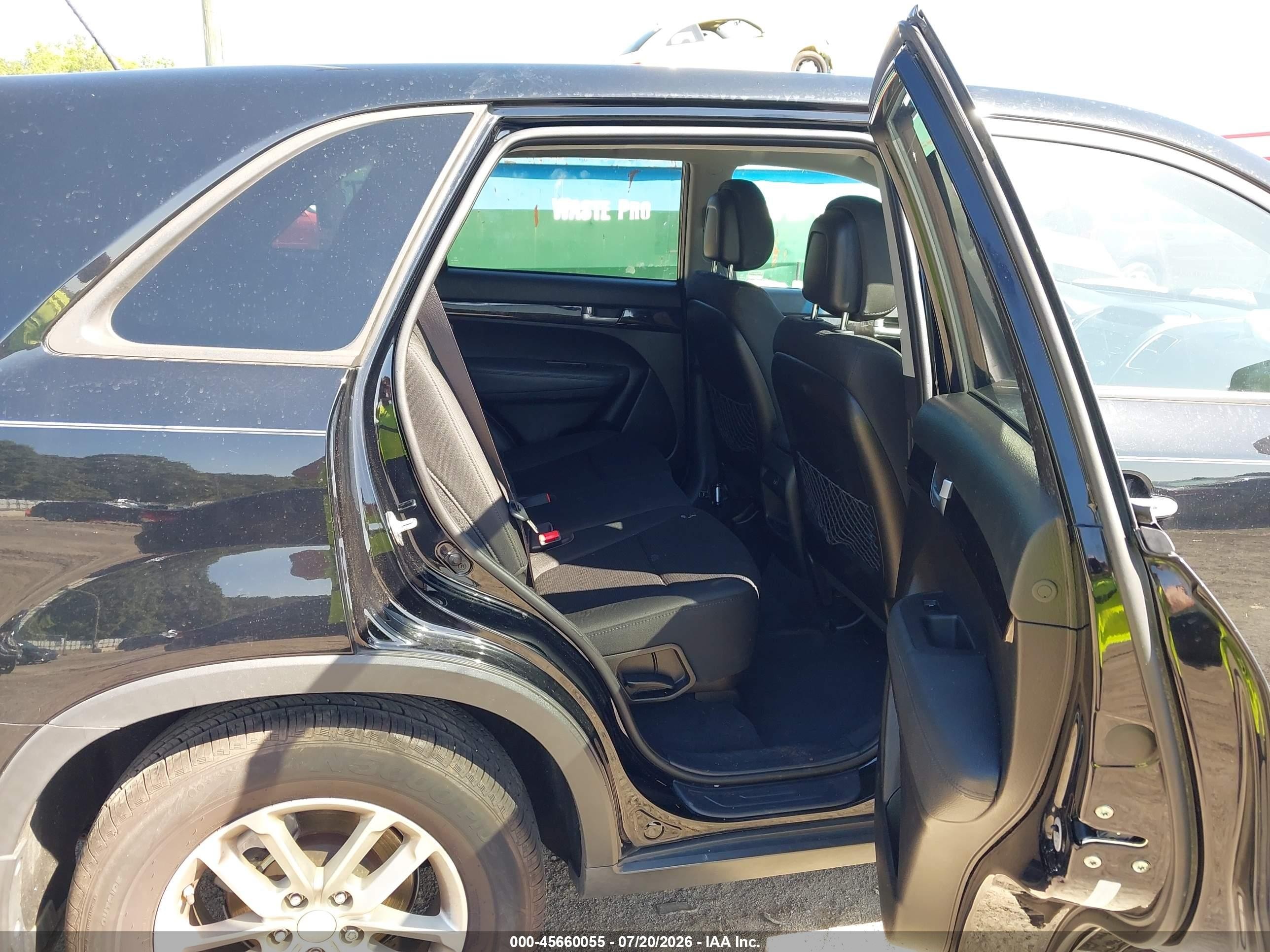 2014 Kia Sorento Lx Черный vin: 5XYKT3A67EG475408