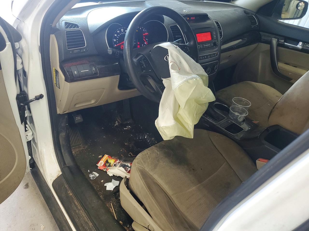 2014 Kia Sorento Lx White vin: 5XYKT3A67EG523196