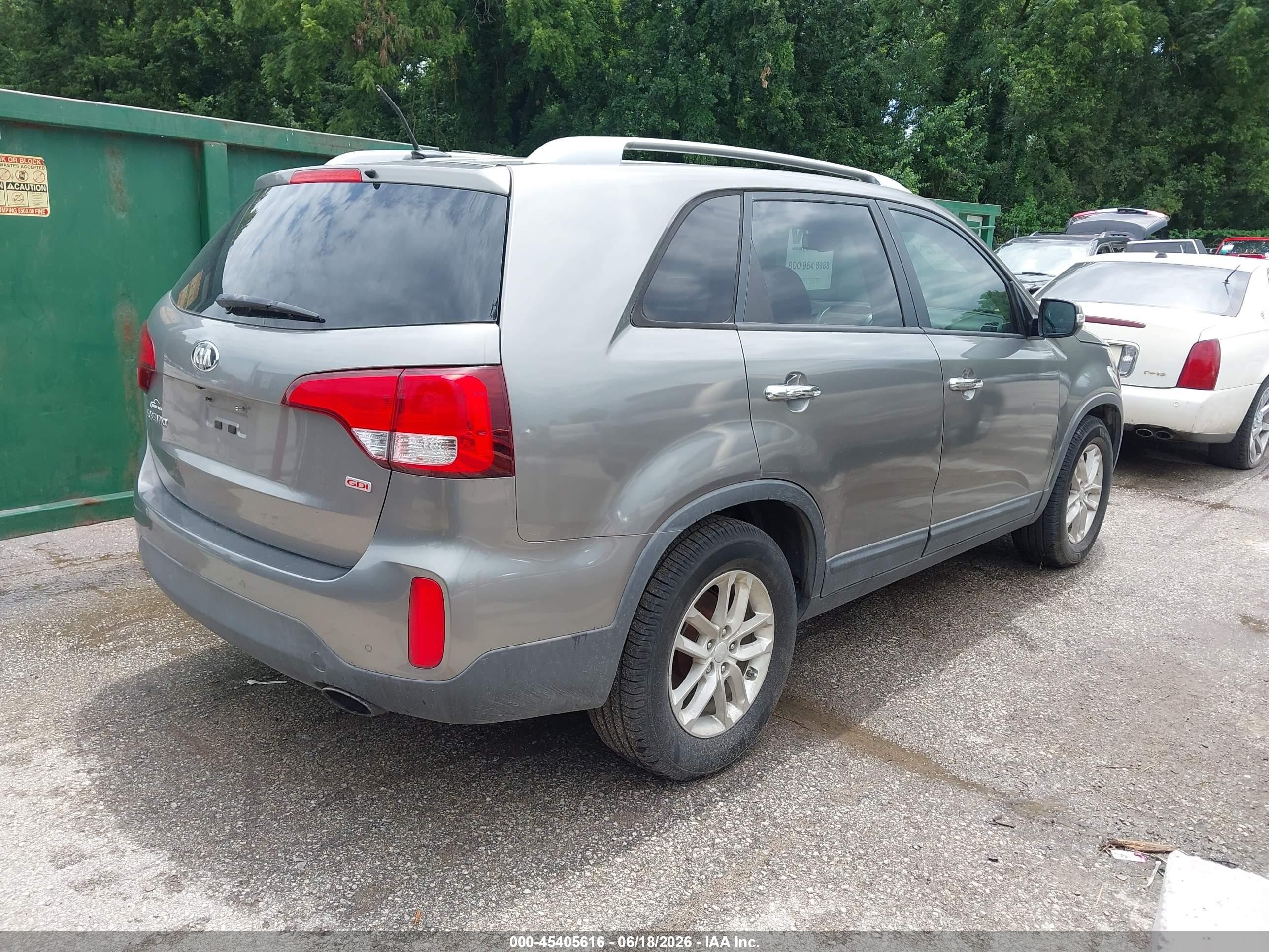 2015 Kia Sorento Lx Серый vin: 5XYKT3A67FG587952