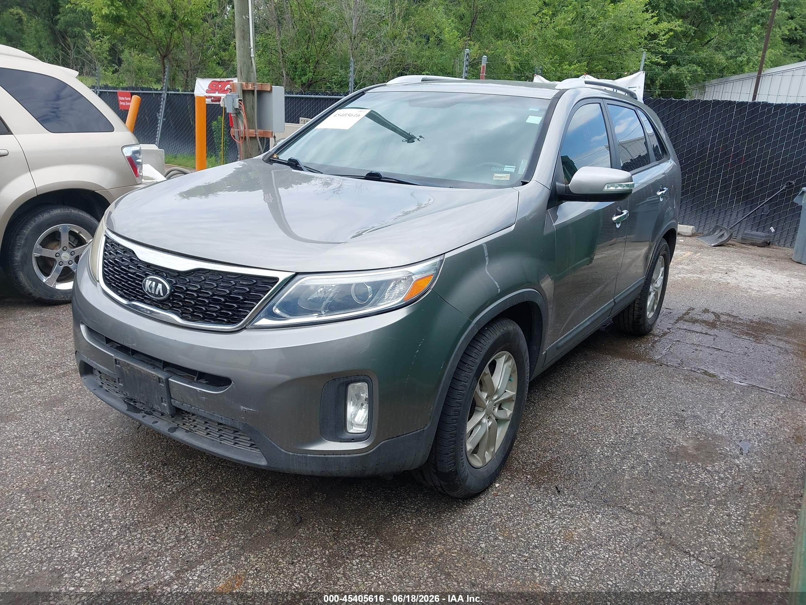2015 Kia Sorento Lx Серый vin: 5XYKT3A67FG587952