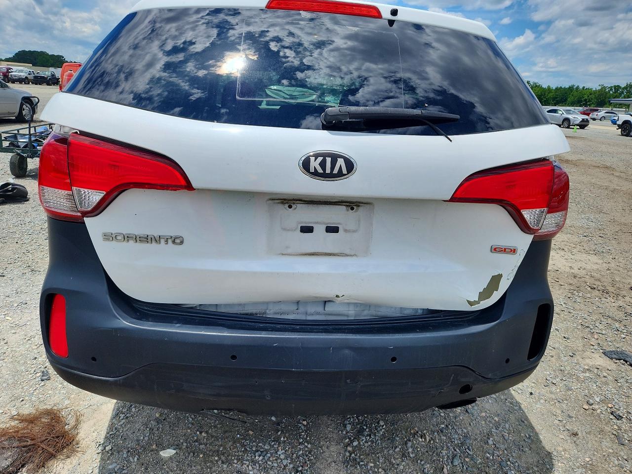 2015 Kia Sorento Lx White vin: 5XYKT3A67FG619119